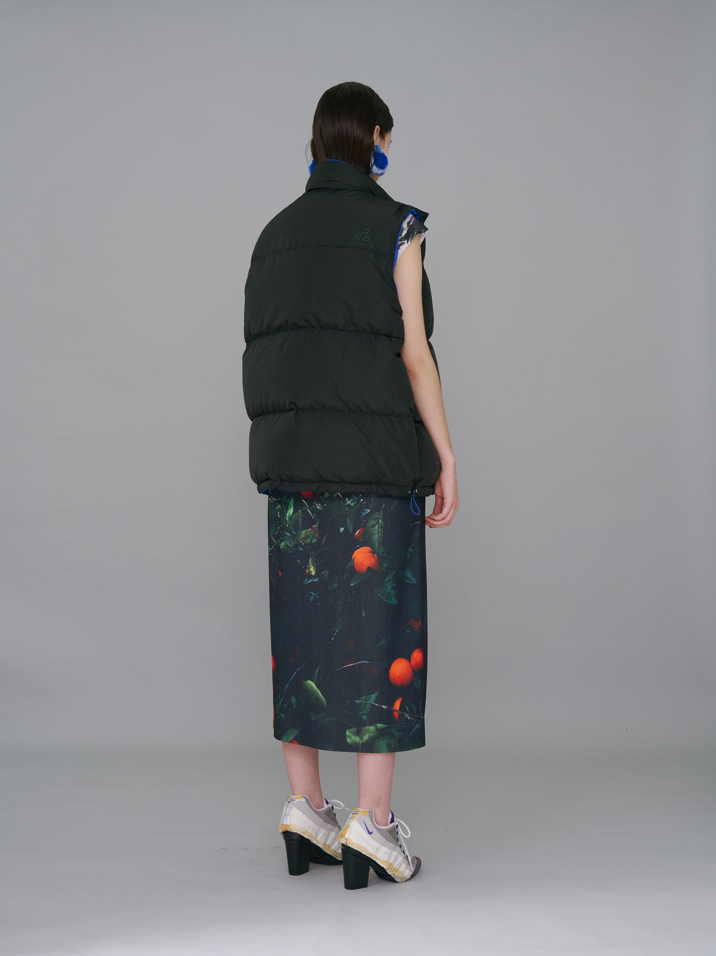 非 TOKYOxUNIVERSAL 连体衣 / 双面羽绒背心(蓝×黑)