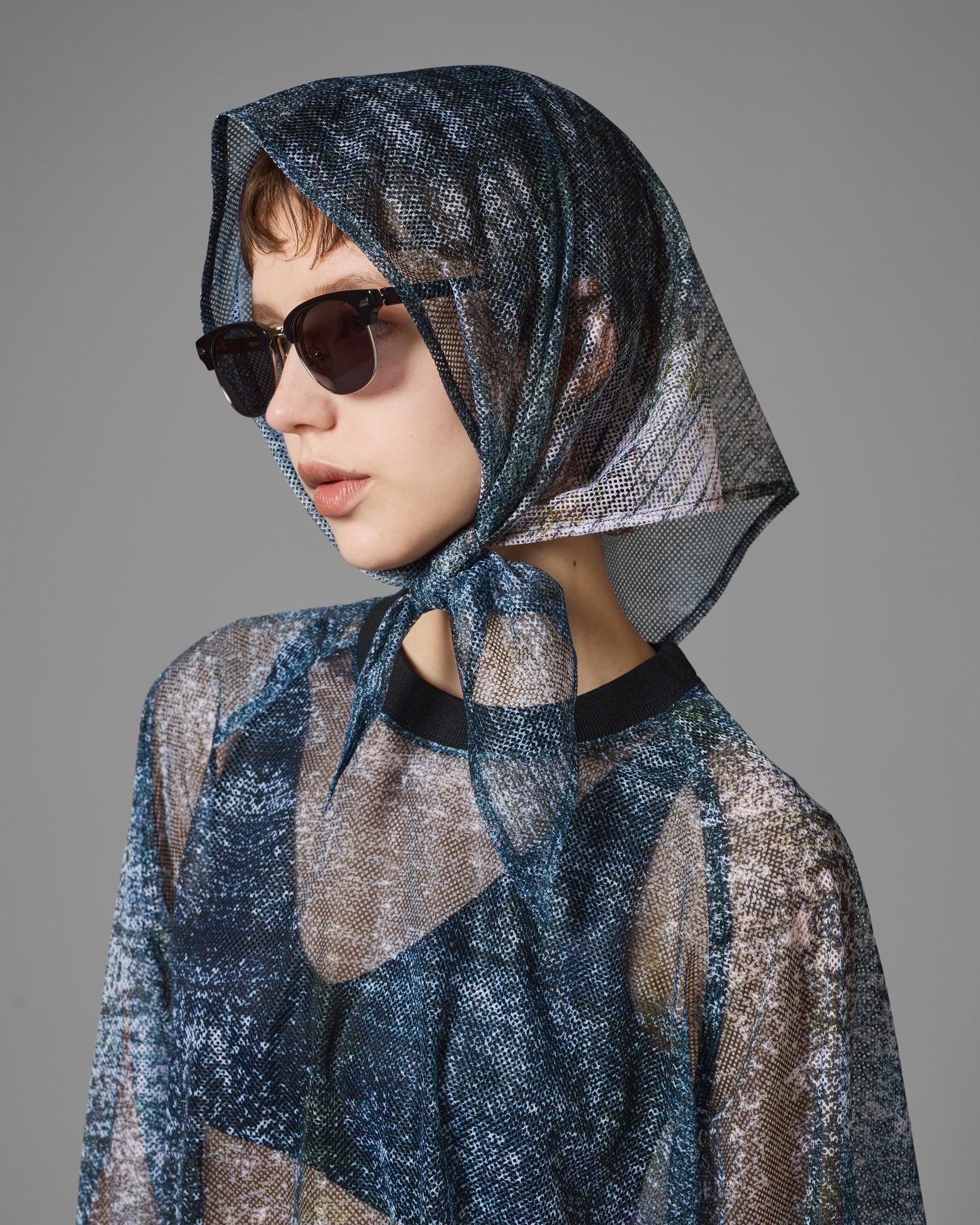 PRINT MESH PULLOVER & SCARF (NOISE)
