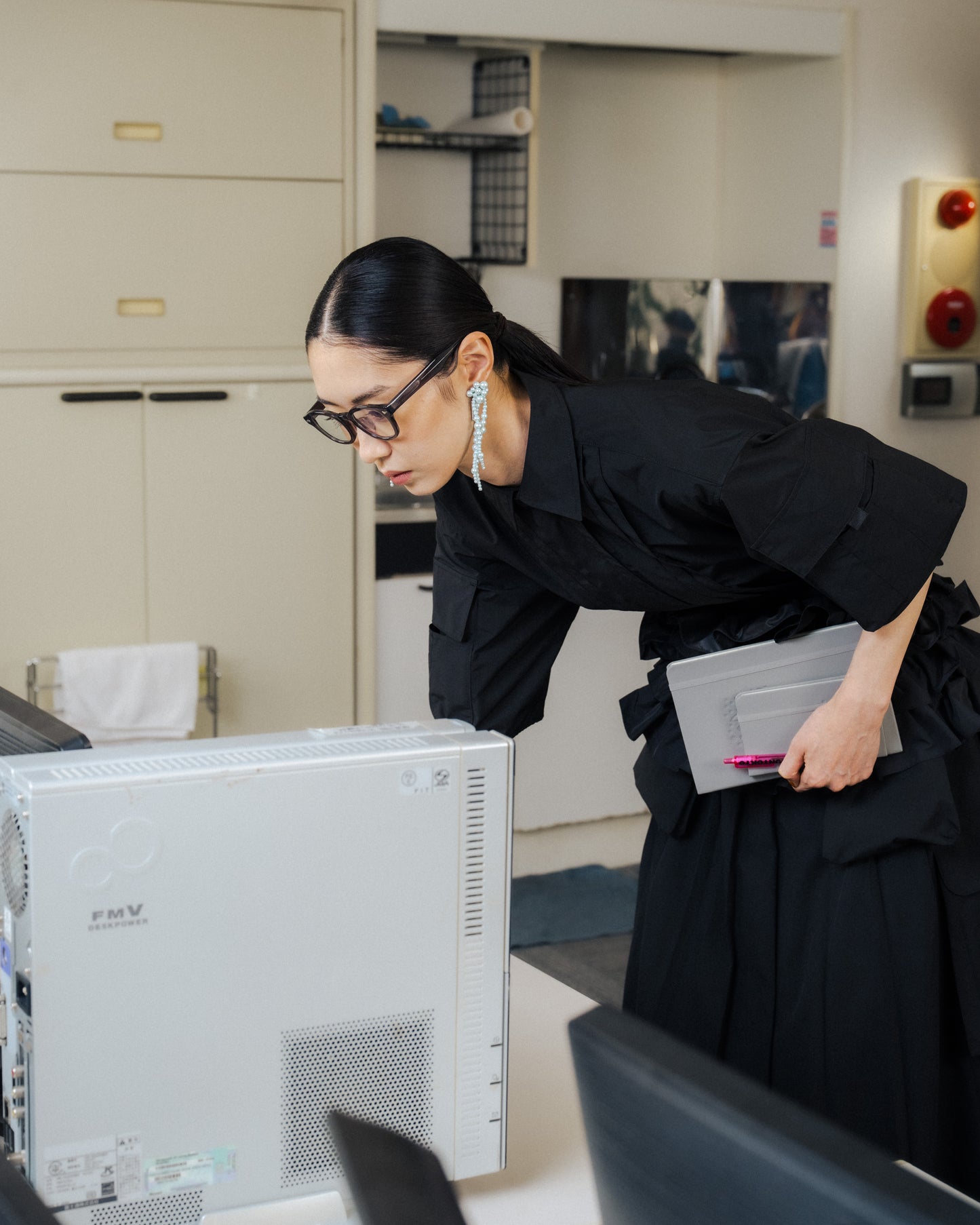 PHOTOCHROMIC LENS SUNGLASS (BLACK/GRAY LENS)