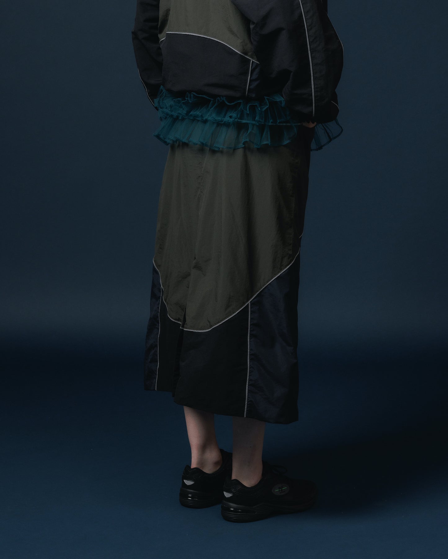 SWITCHING NYLON SKIRT (NAVY x BLACK)