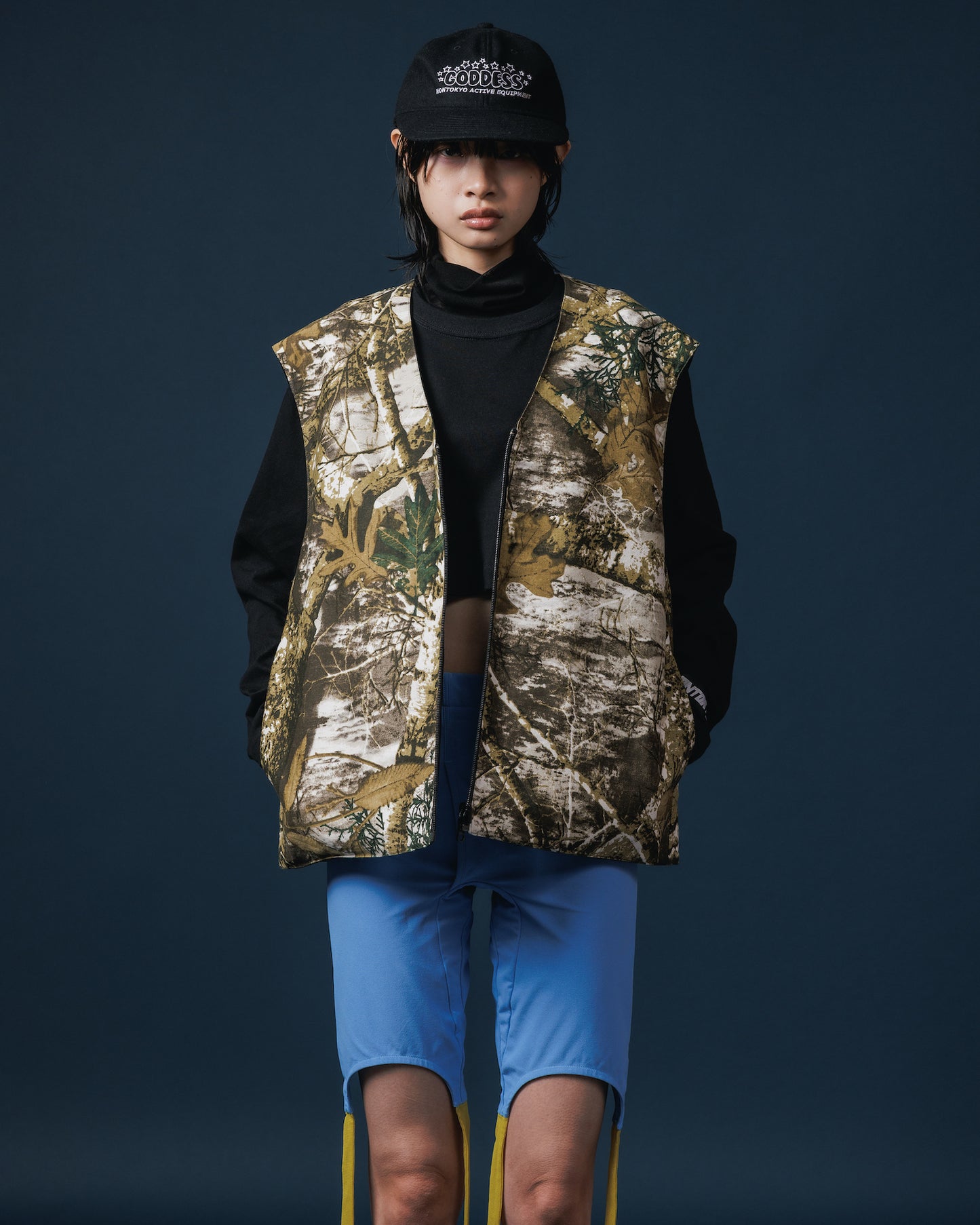 REVERSIBLE MULTI POCKET VEST (BLACK)