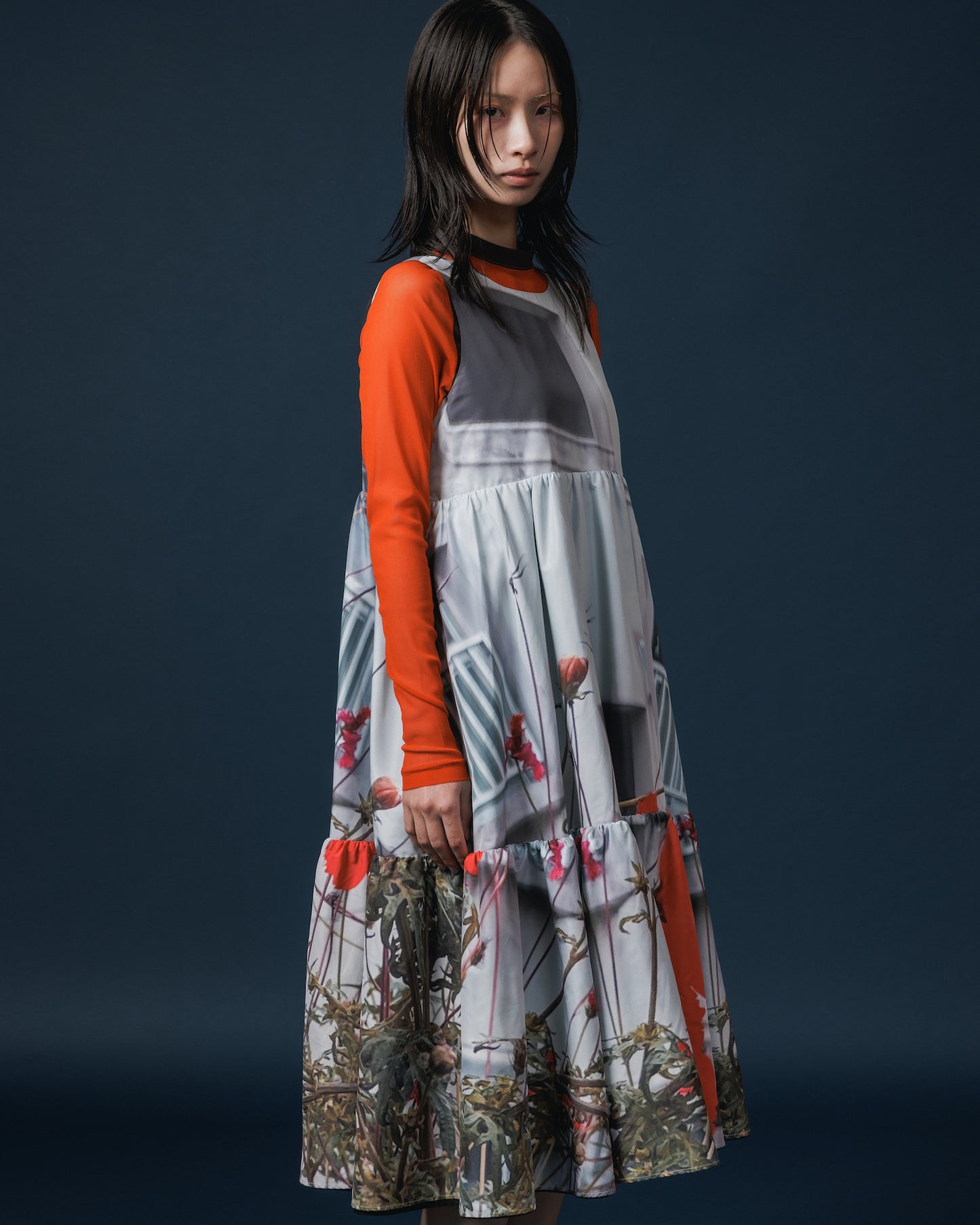 REVERSIBLE GATHER ONE-PIECE (FLOWER x BLACK)