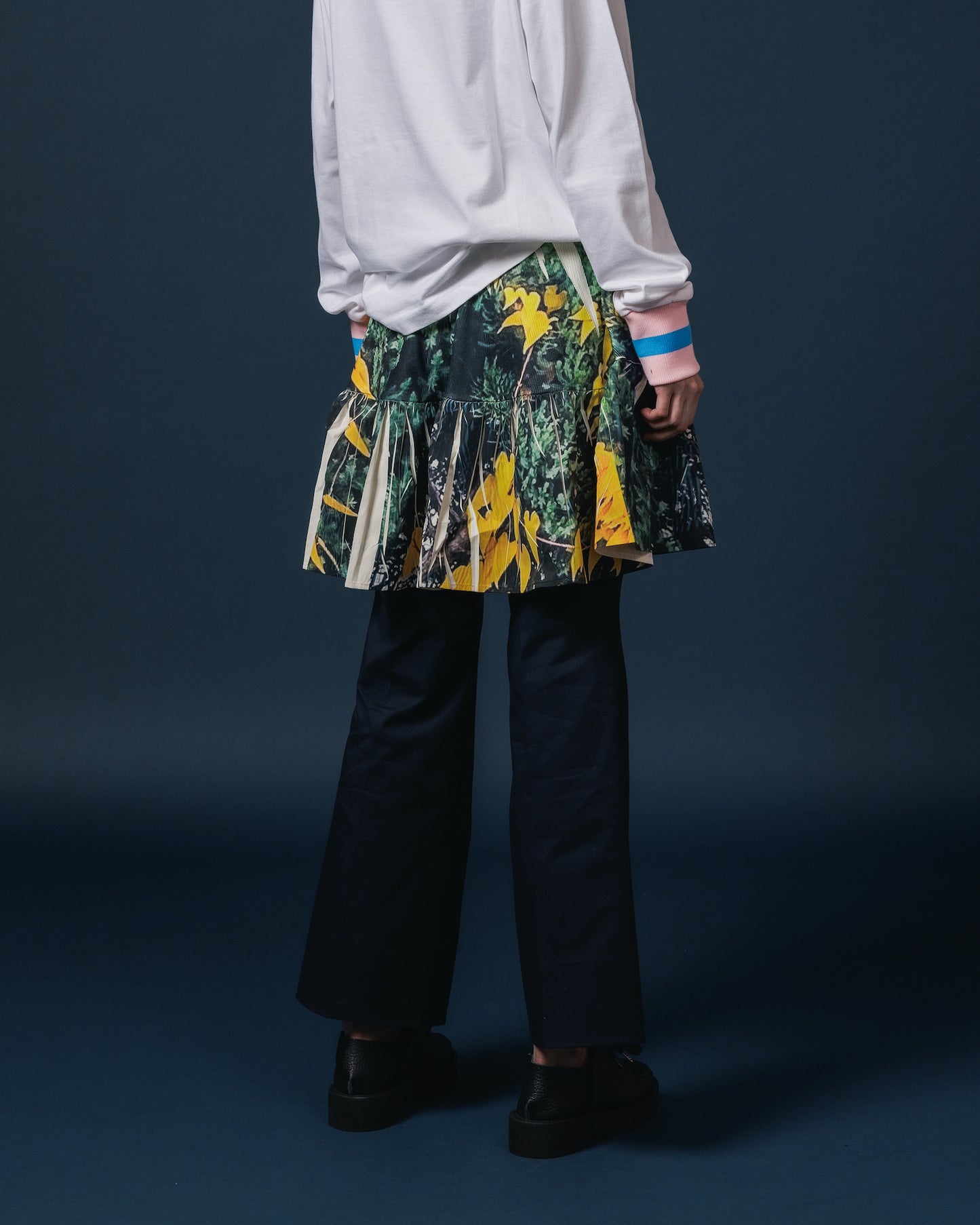 TUCK SLACKS (NAVY)
