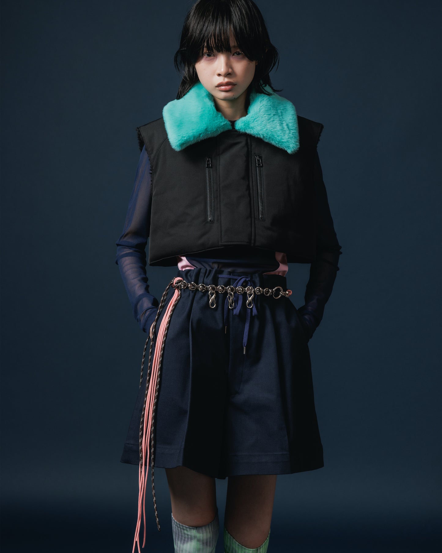 REVERSIBLE DONKEY VEST (BLACK)
