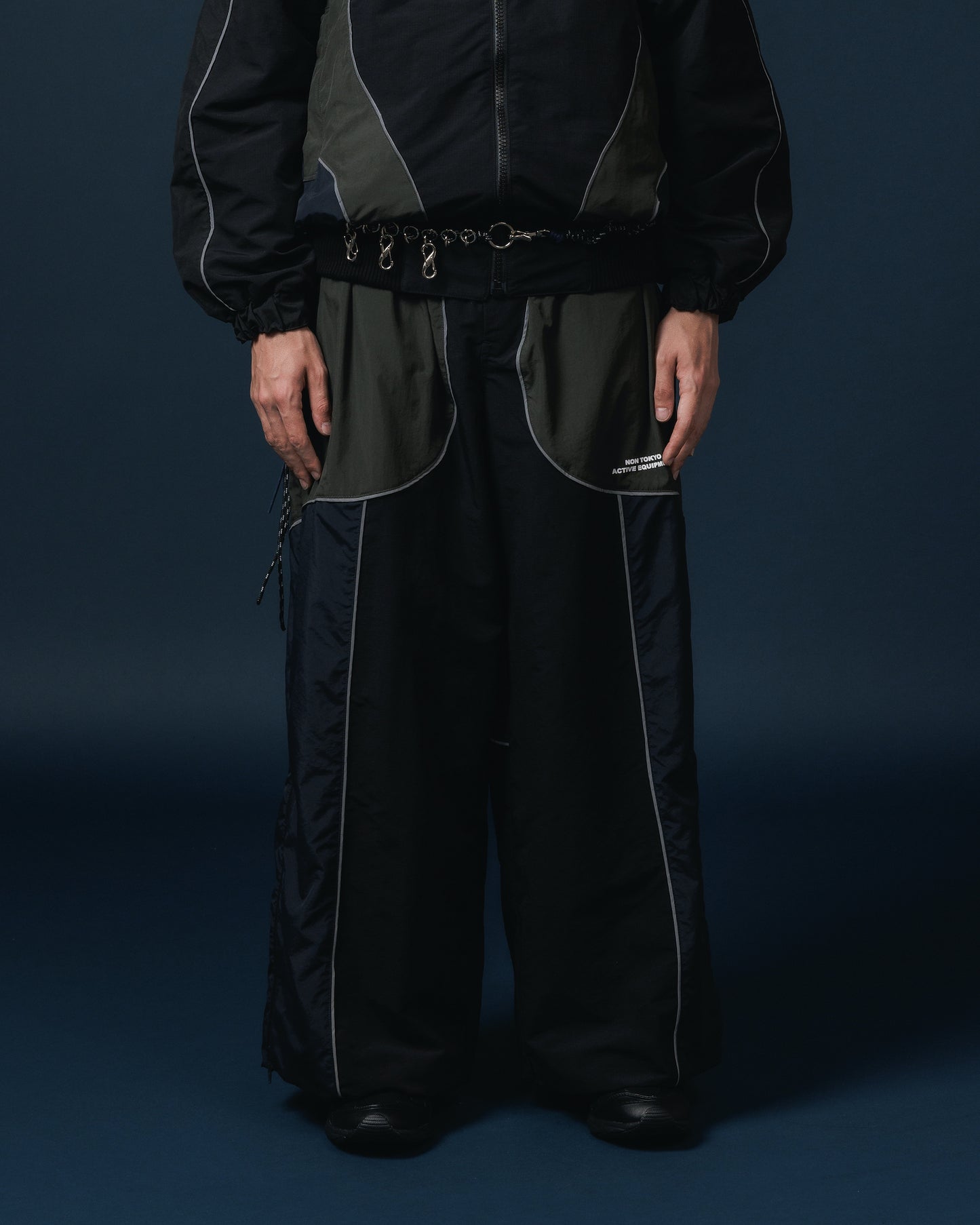 SWITCHING NYLON PANTS (NAVY x BLACK)