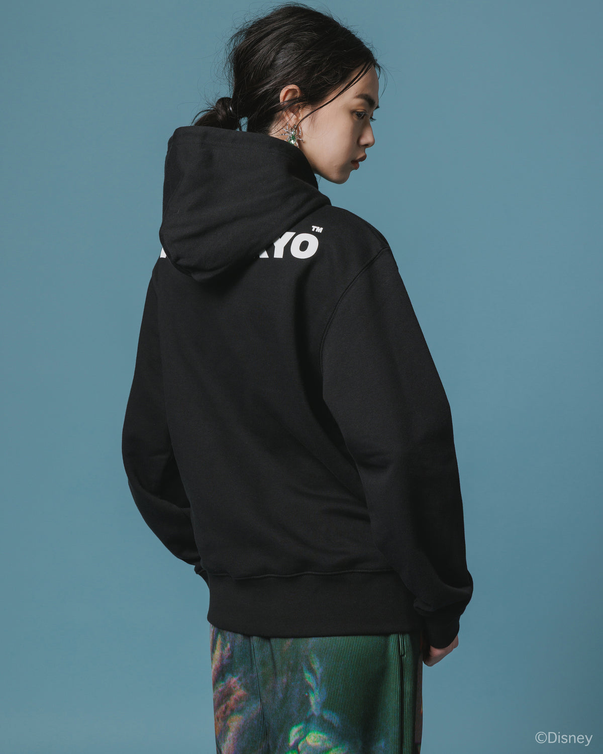【Disney collection】PRINT PULLOVER PARKA / GLASS COFFIN (BLACK)