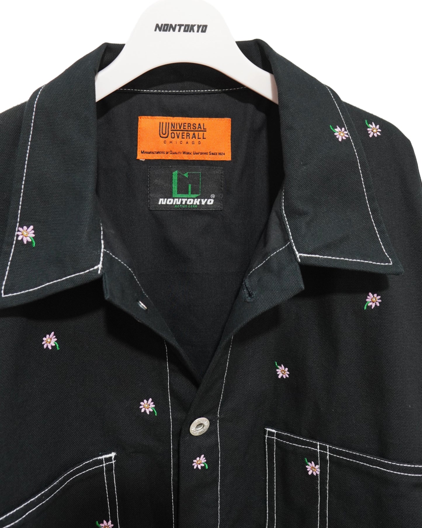 NON TOKYO / FLOWER EMBROIDERY COVERALL feat.UNIVERSALOVERALL (BLACK) / 〈ノントーキョー〉フラワー刺繍カバーオール (ブラック)