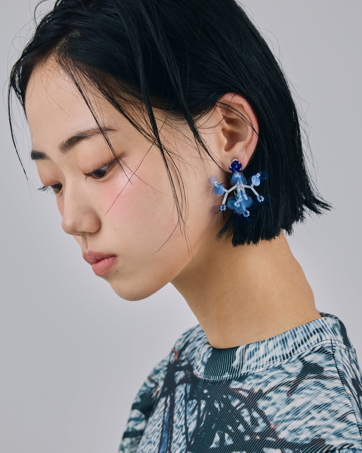 SEQUIN FLOWER BRANCH EARRINGS (BLUE)