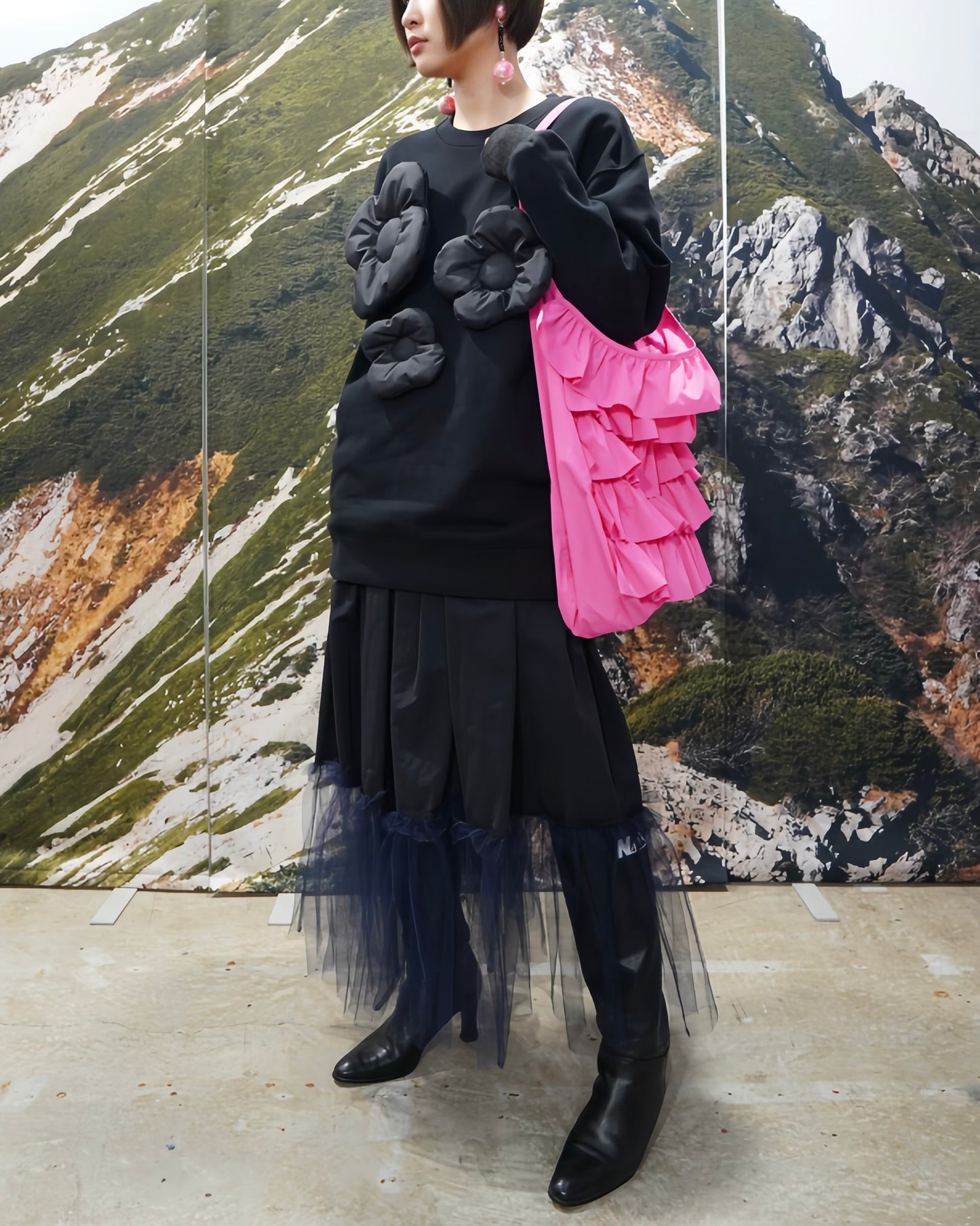 PUFF FLOWER PULLOVER SWEAT (BLACK)