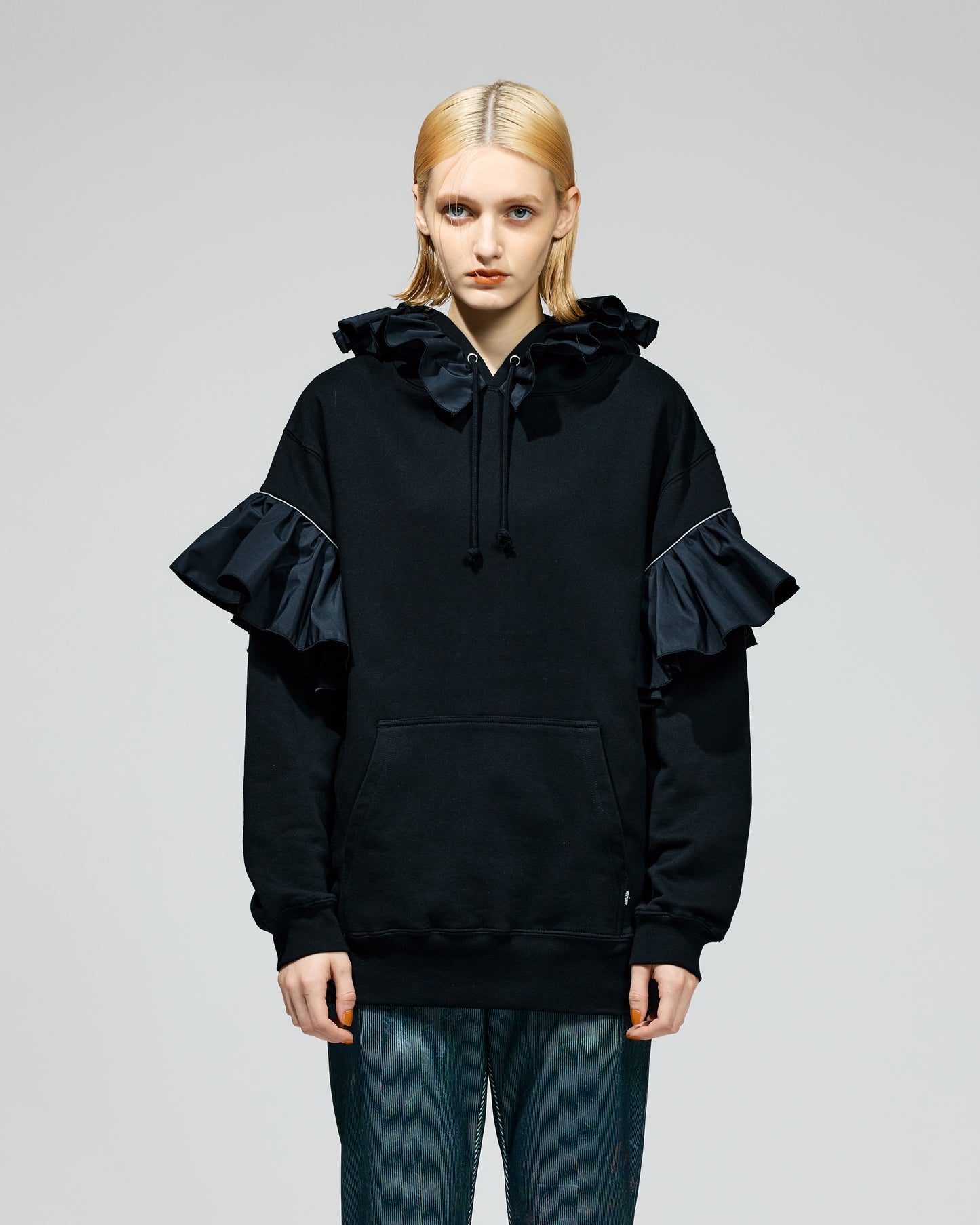 FRILL SWEAT HOODIE (BLACK)