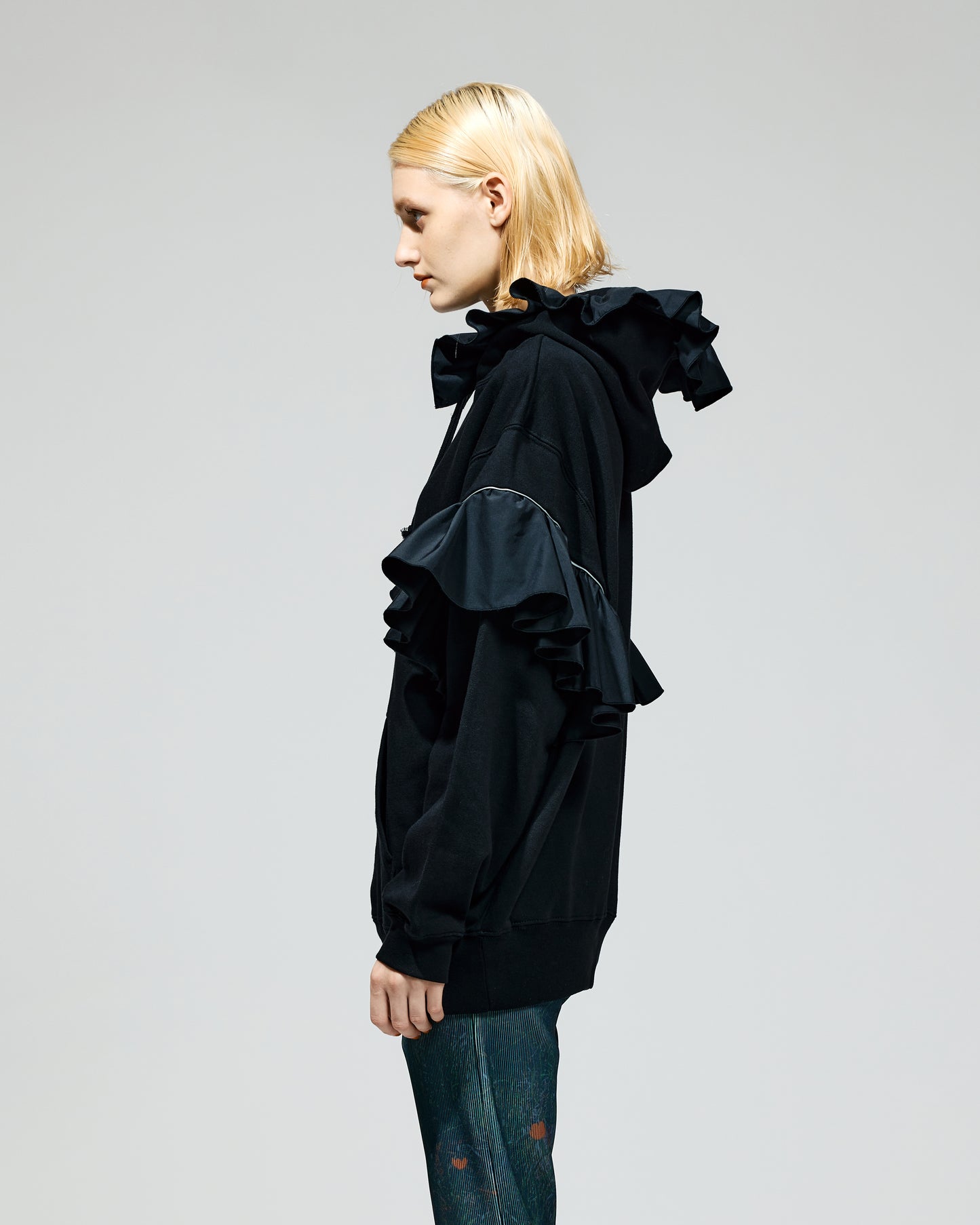 FRILL SWEAT HOODIE (BLACK)