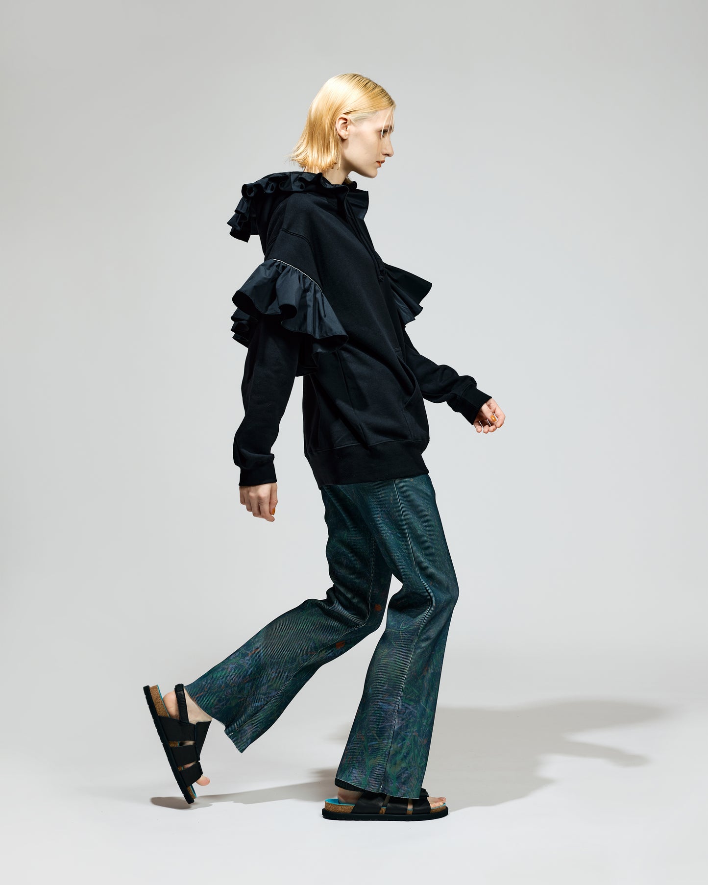 FRILL SWEAT HOODIE (BLACK)