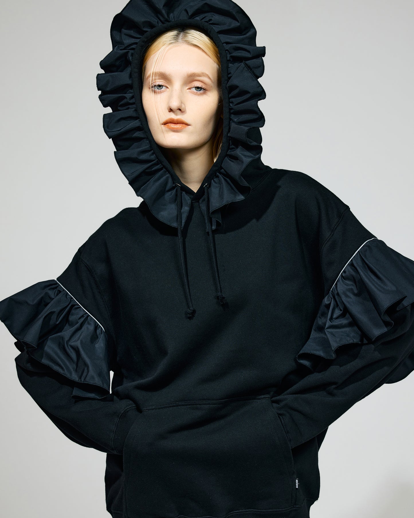 FRILL SWEAT HOODIE (BLACK)