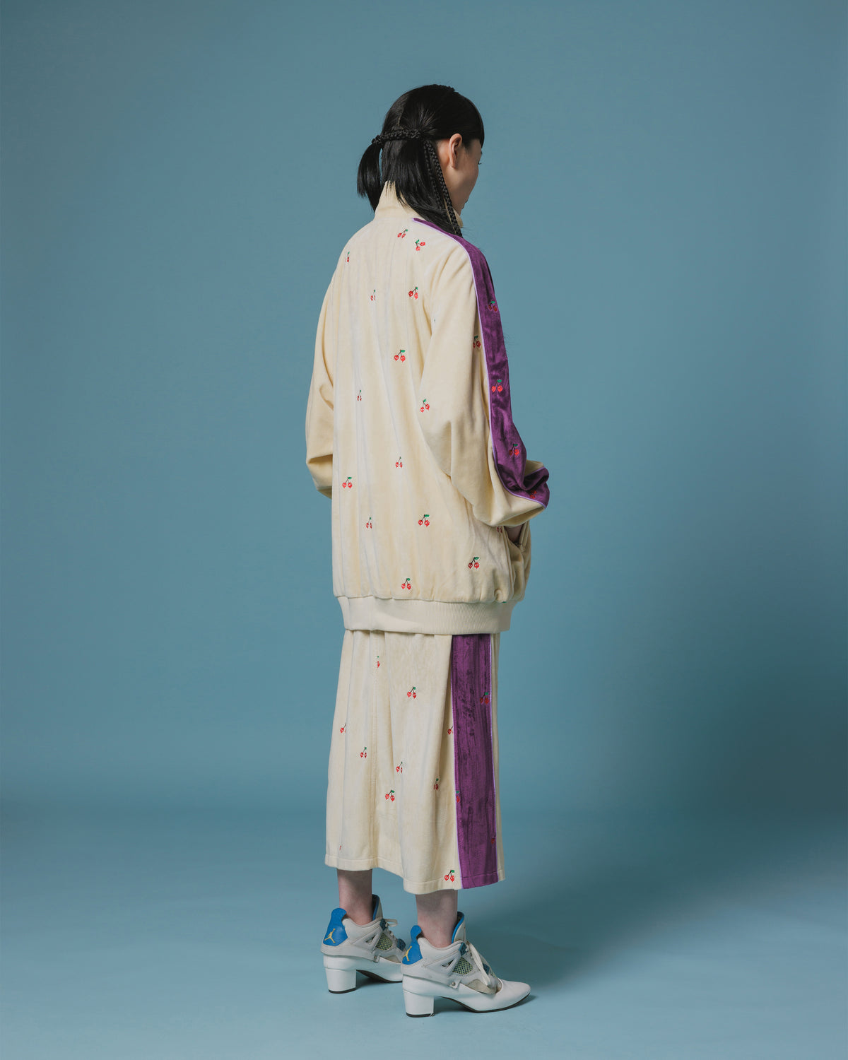 EMBROIDERY VELOUR TRACK SKIRT (IVORY)