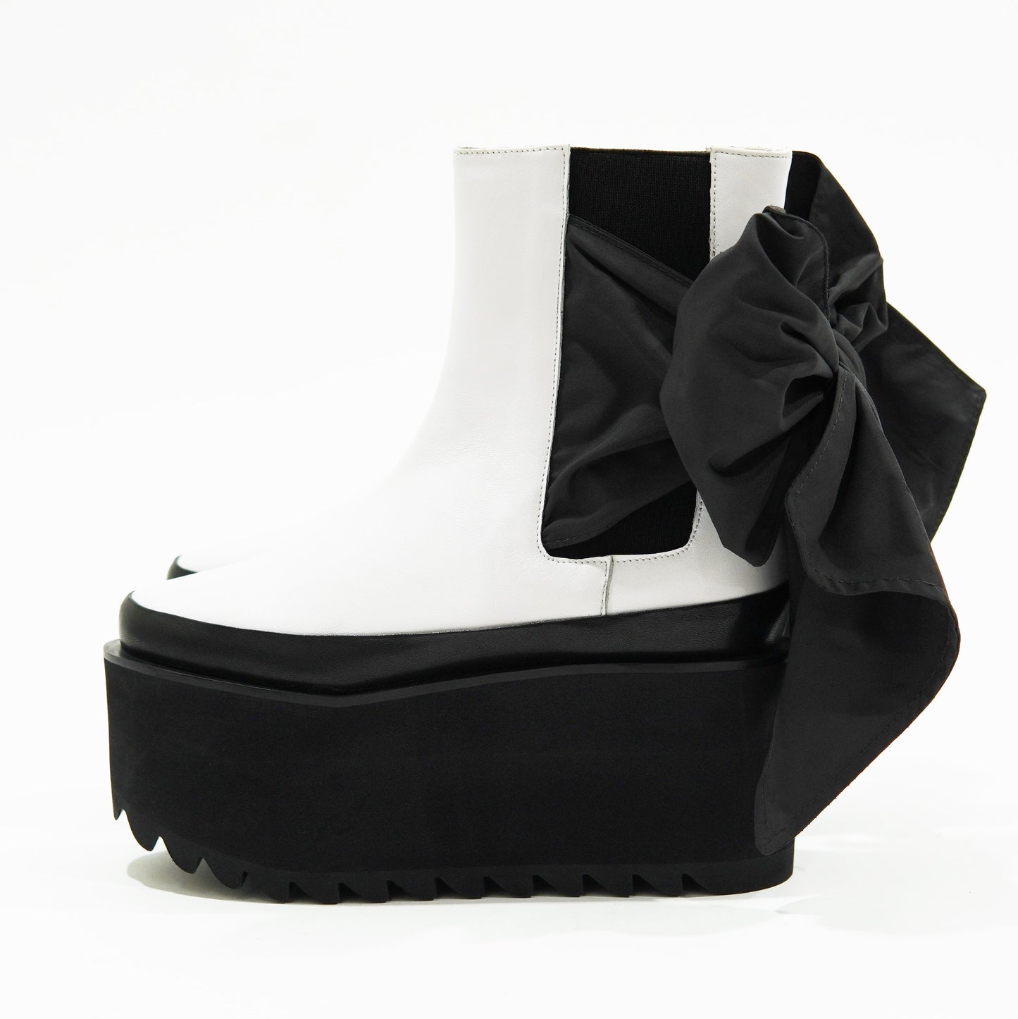 RIBBON BOOTS (WHITE)