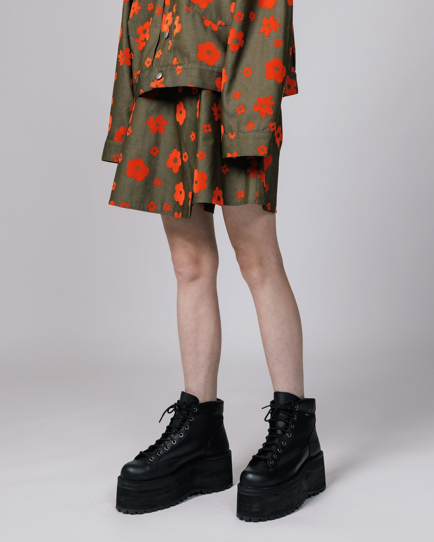 NON TOKYO / FLOKING FLOWER DENIM CULOTTES (KHAKI) / <NON TOKYO> FLOKING FLOWER DENIM CULOTTES (KHAKI)