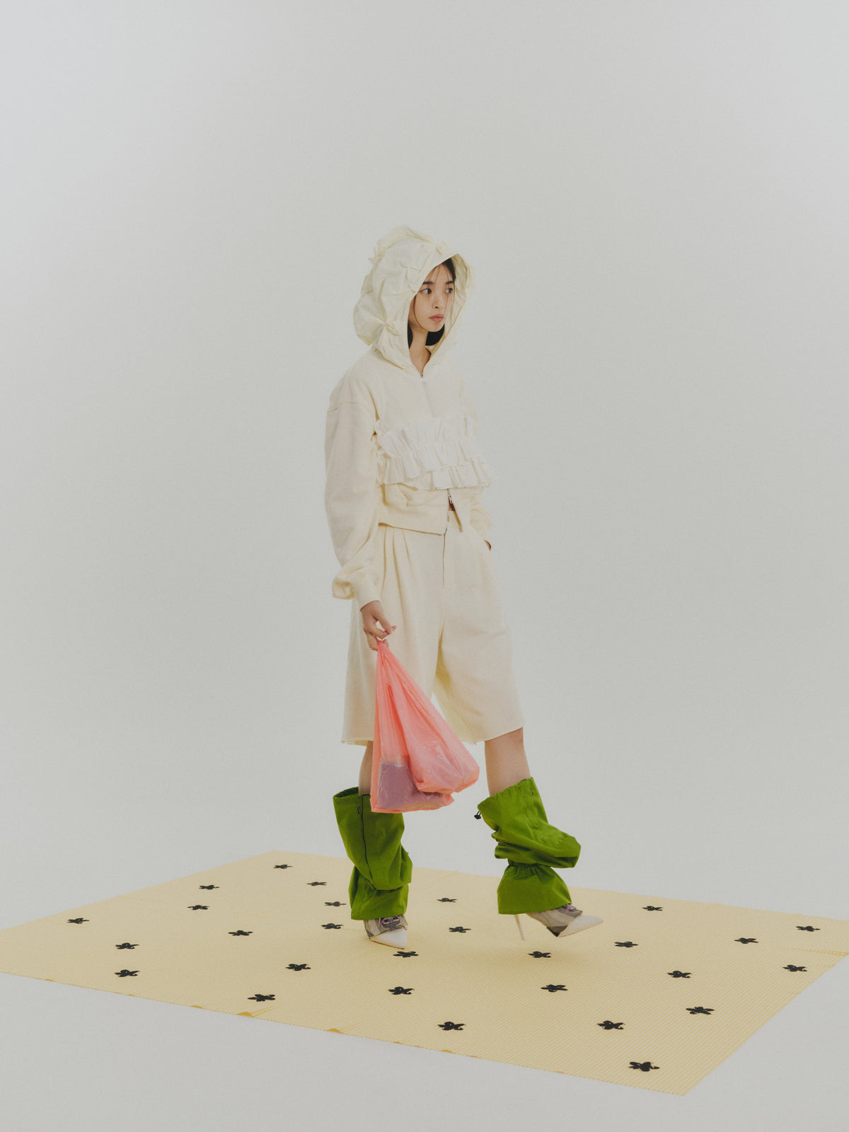 FLOWER SMOCKING HOODIE (WHITE)