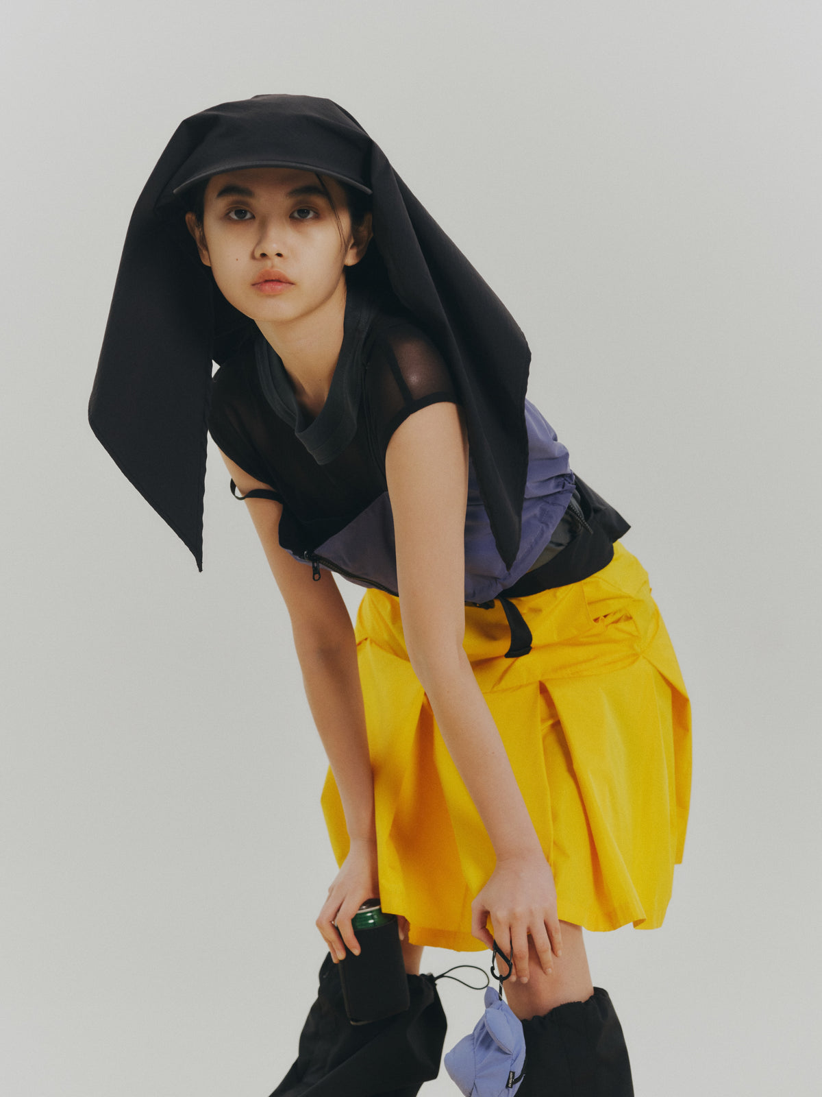 LAMINATED TAFFETA PLEATS MINI SKIRT (YELLOW)