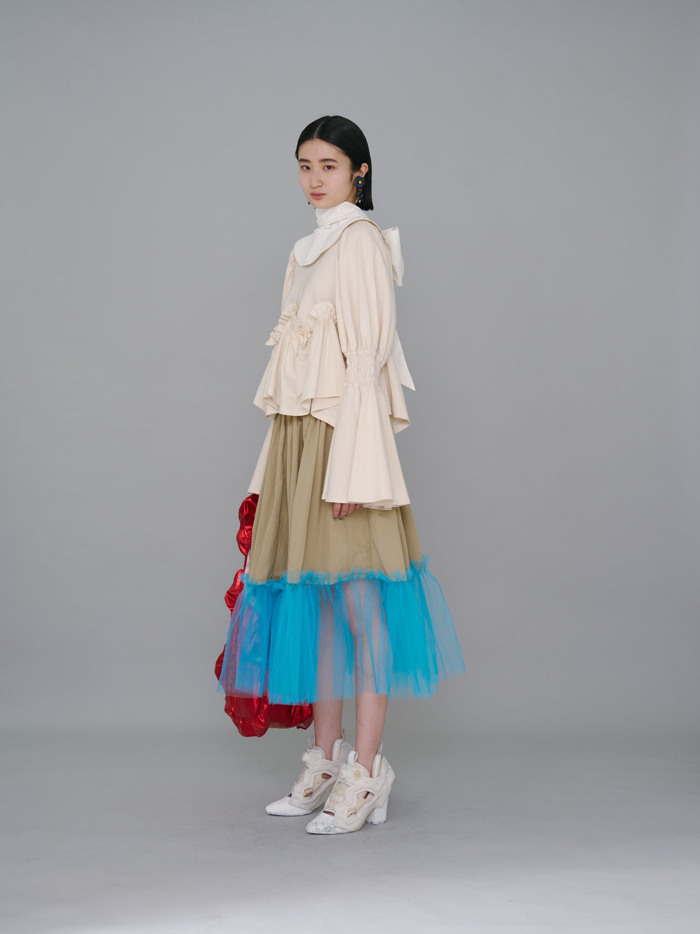 NON TOKYO / POWER SHOULDER FRILL TOP (IVORY) &lt;NON TOKYO&gt; Power shoulder frill top (ivory)