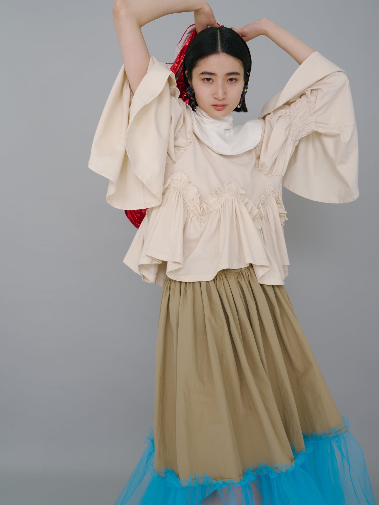 NON TOKYO / POWER SHOULDER FRILL TOP (IVORY) &lt;NON TOKYO&gt; Power shoulder frill top (ivory)