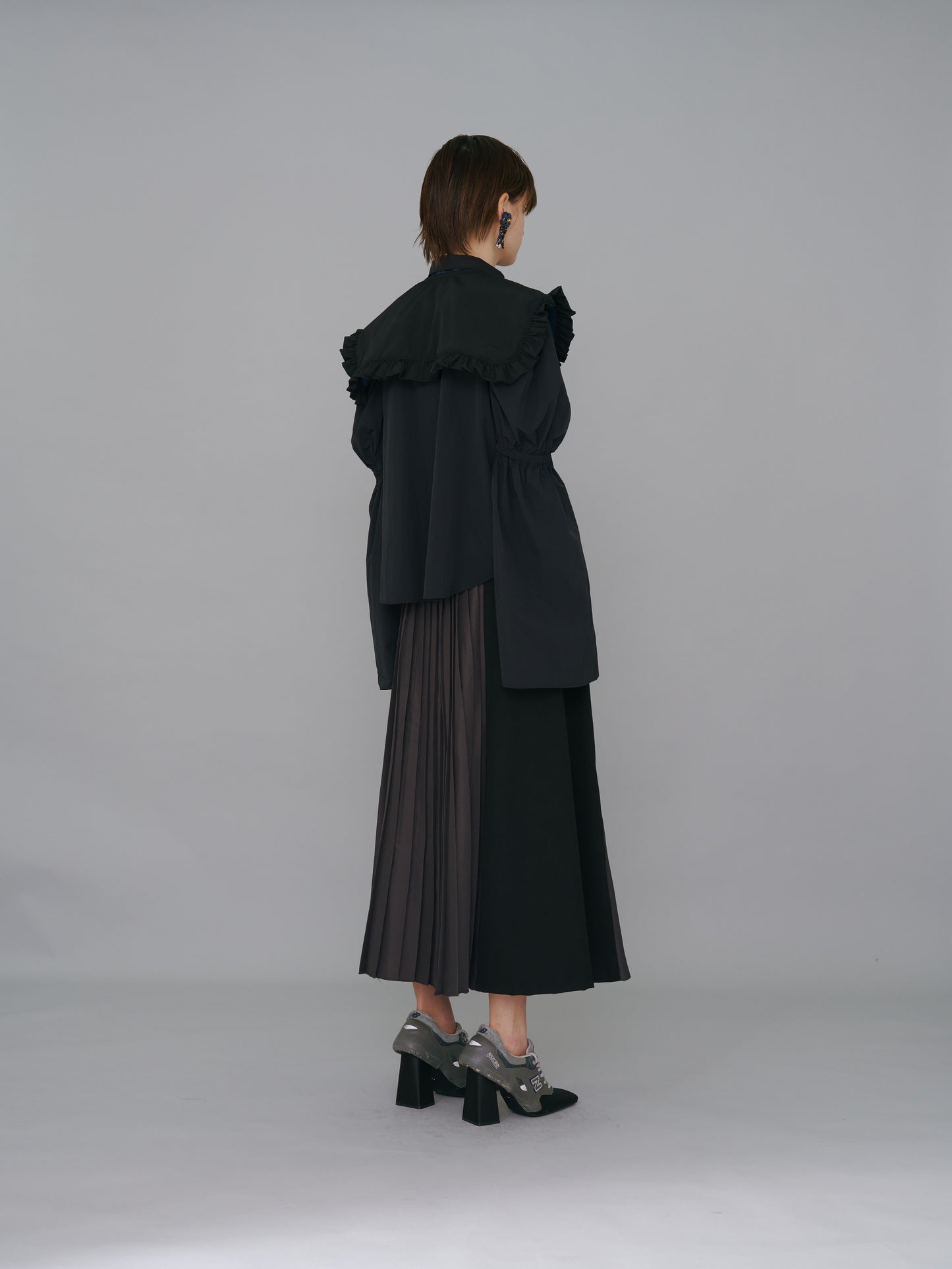 NON TOKYO / REVERSIBLE FRILL COLLAR (BLACKxBLUE)