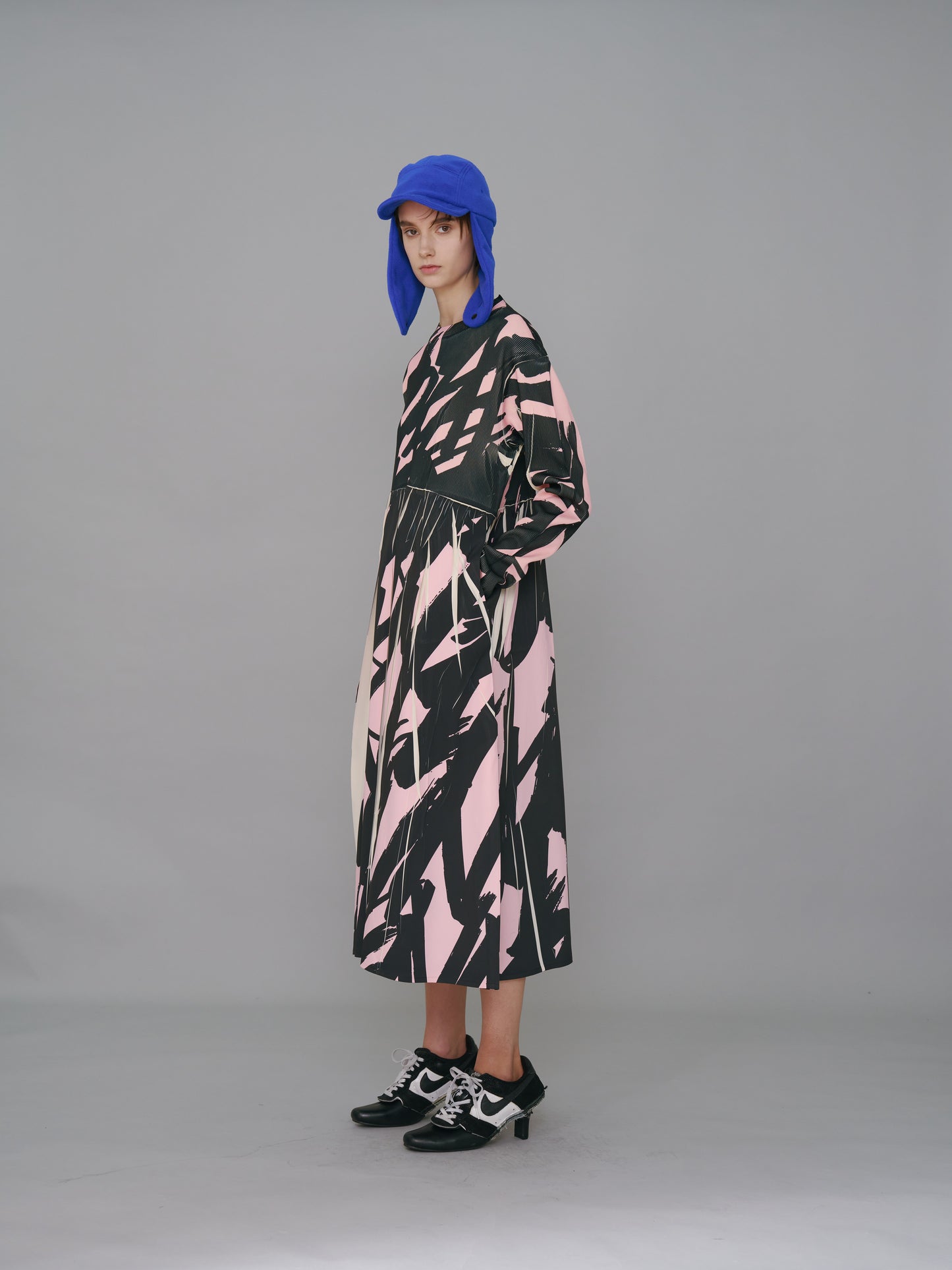 NON TOKYO / DIRECT PRINT RIB GATHER ONE-PIECE (GRAFFITI) &lt;NON TOKYO&gt; Direct print rib gathered one-piece (GRAFFITI)