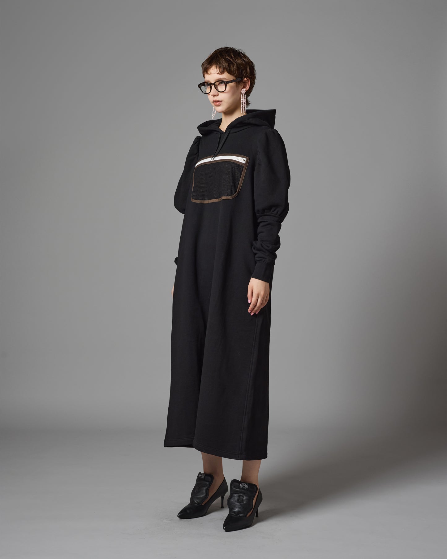 MESH POCKET PUFFSLEEVE ONE-PIECE (BLACK)