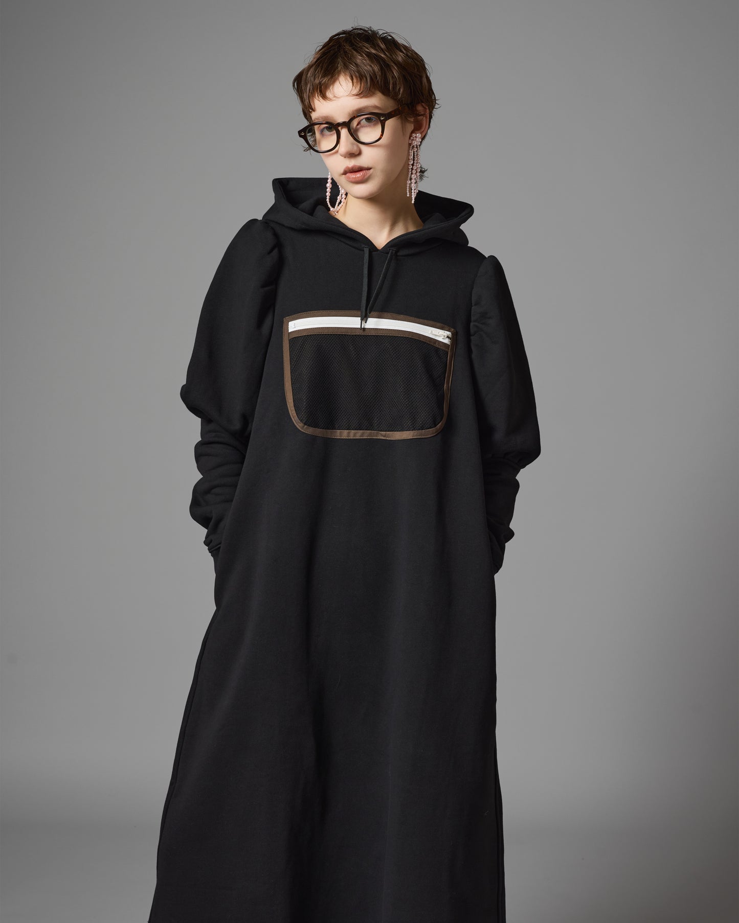 MESH POCKET PUFFSLEEVE ONE-PIECE (BLACK)