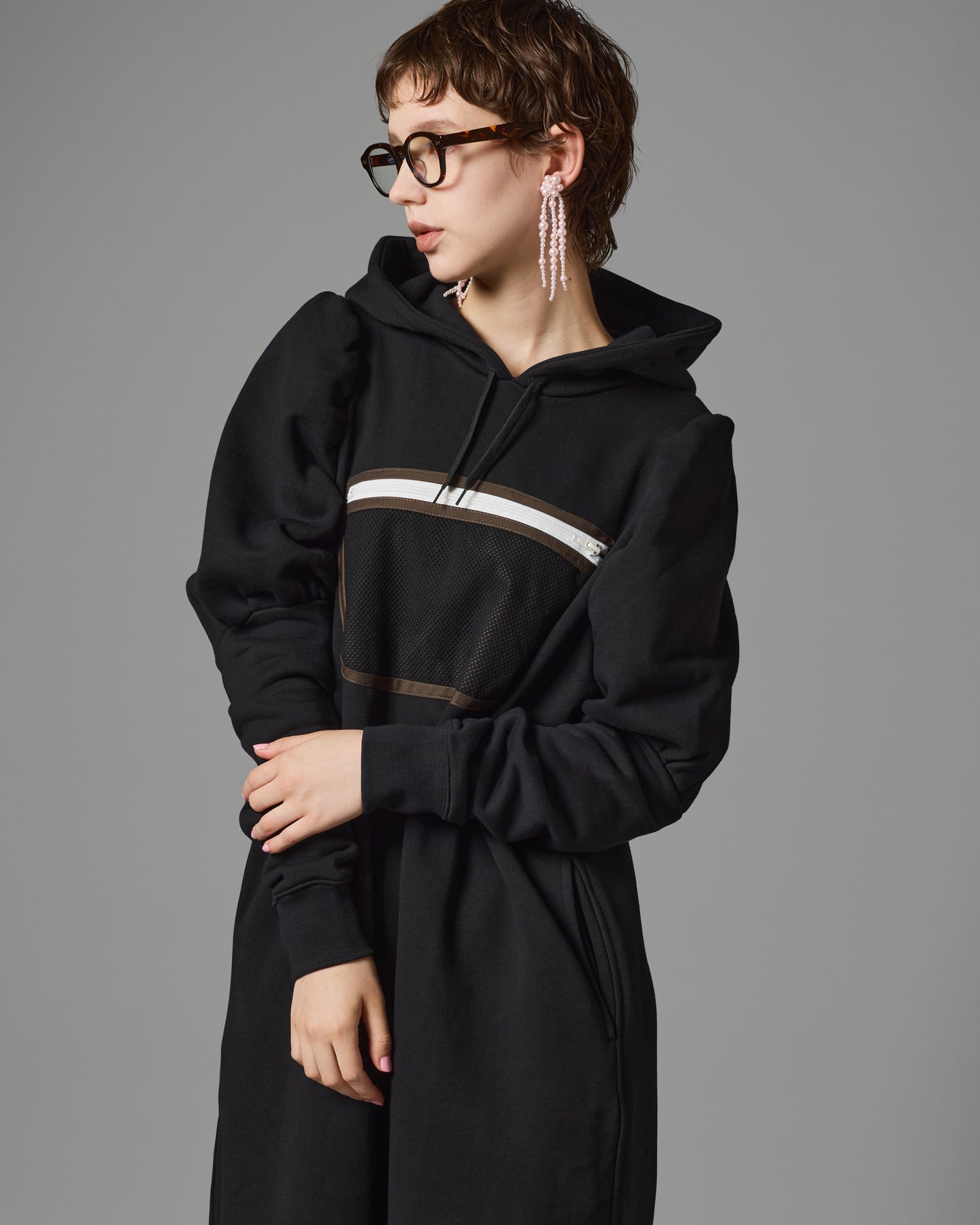 MESH POCKET PUFFSLEEVE ONE-PIECE (BLACK)