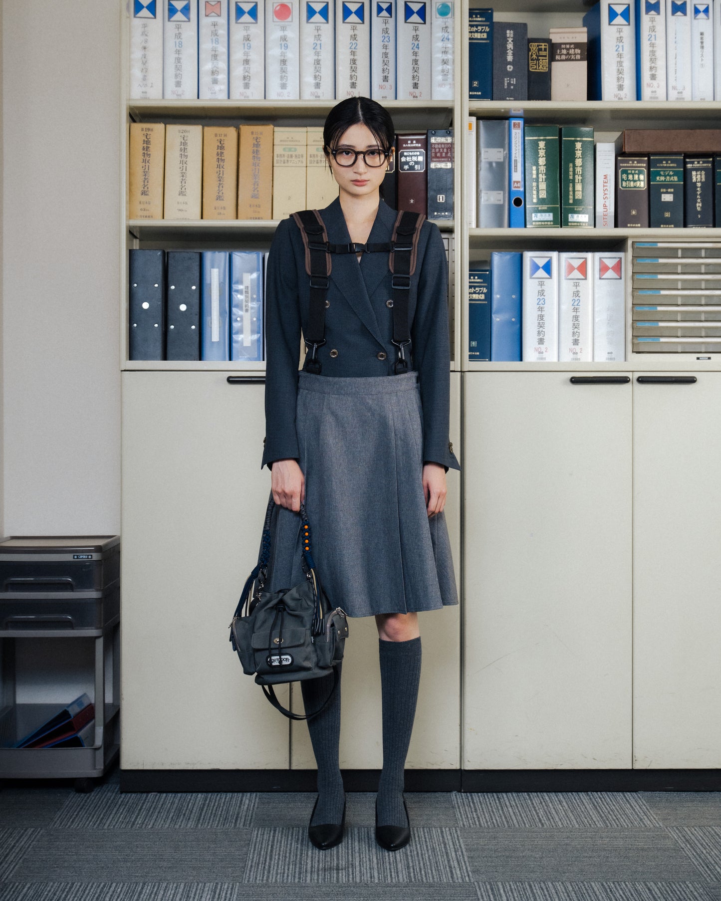 [PRE ORDER] 2WAY SHOULDER GIMMICK PLEATS SKIRT (GRAY)