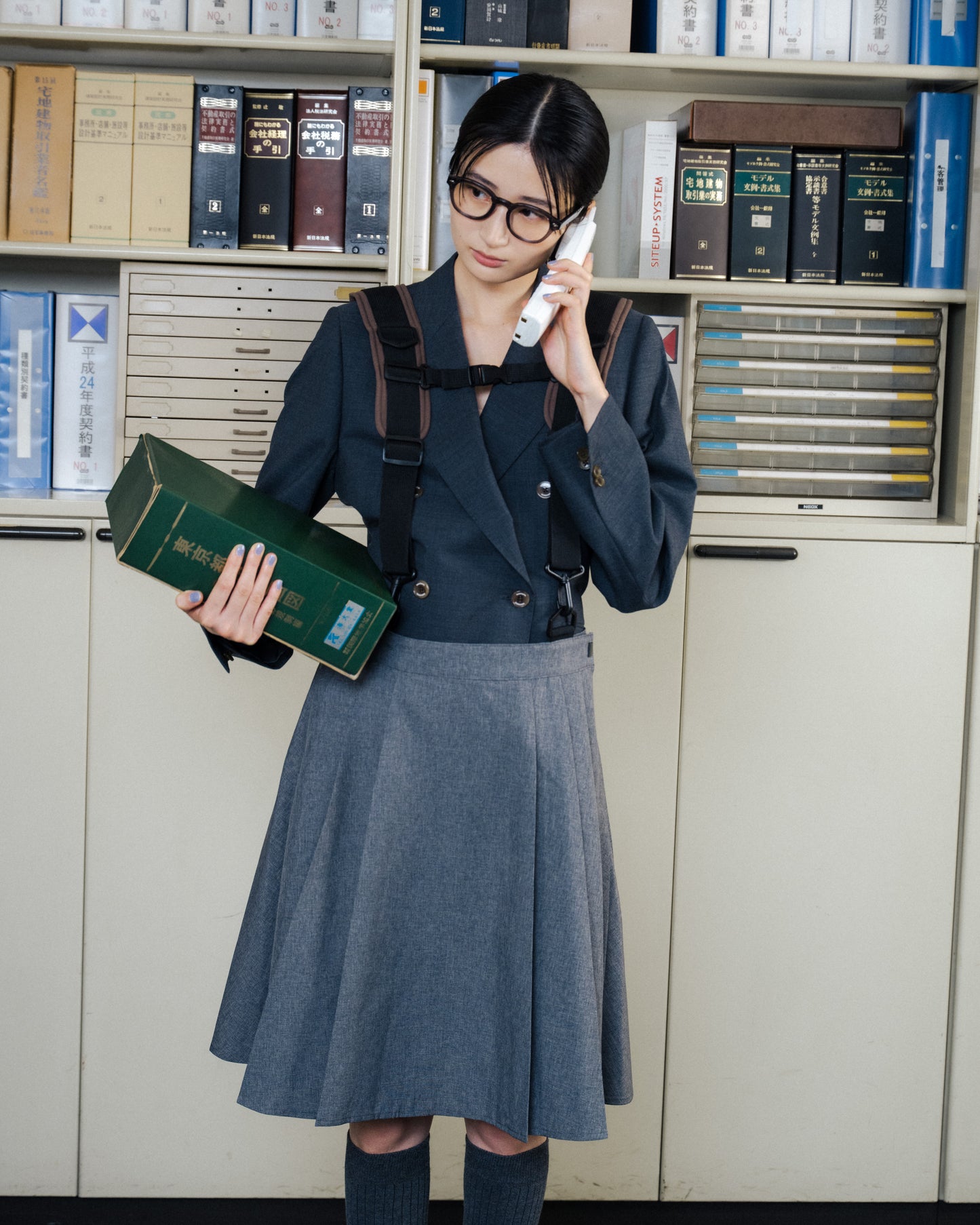 [PRE ORDER] 2WAY SHOULDER GIMMICK PLEATS SKIRT (GRAY)