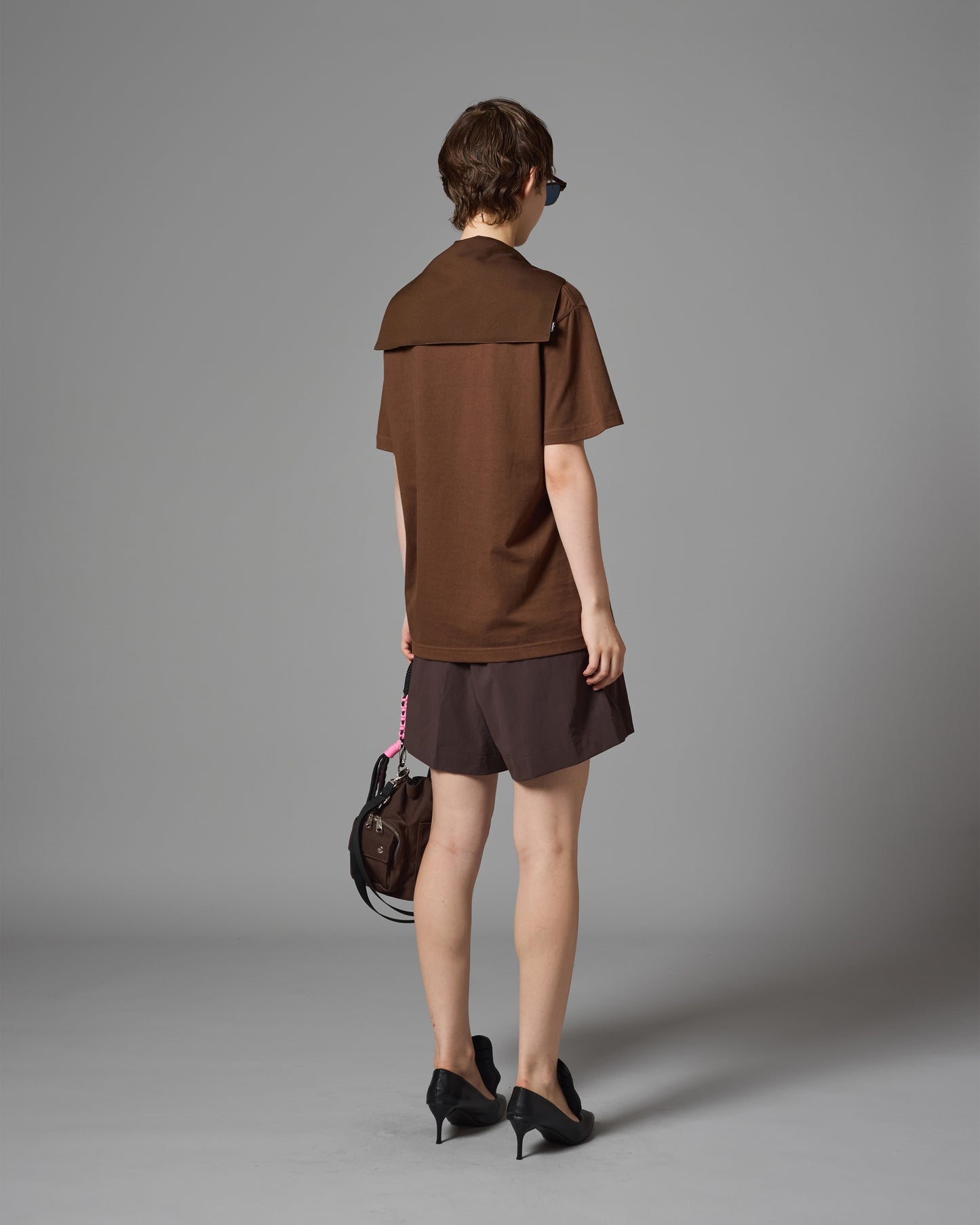 CHERRY JACQUARD PRINT SHORT T-SHIRT (BROWN)