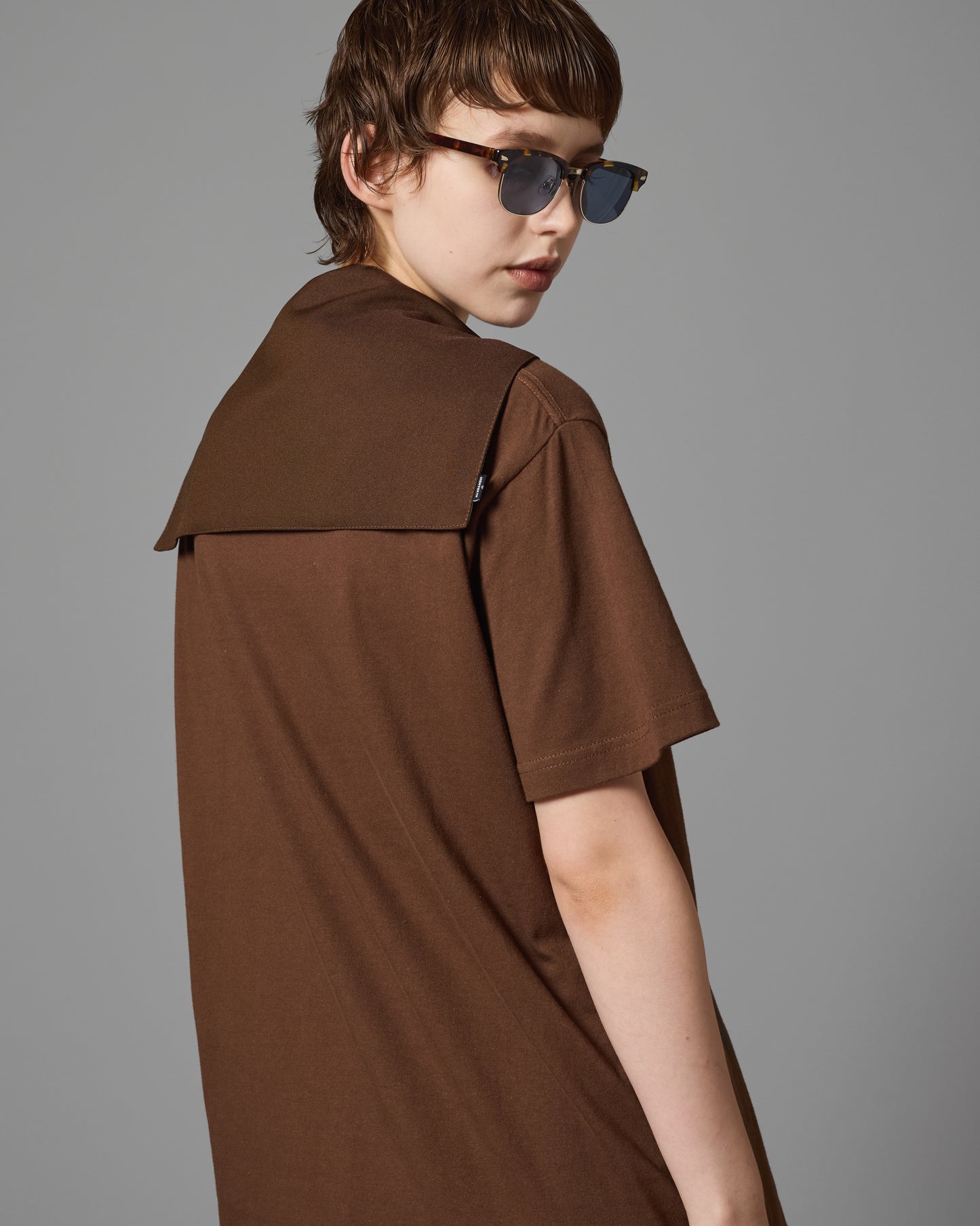 CHERRY JACQUARD PRINT SHORT T-SHIRT (BROWN)