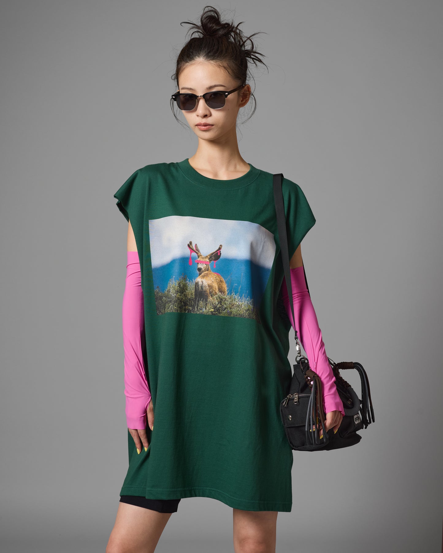 DEER PRINT NO-SLEEVE T-SHIRT (GREEN)