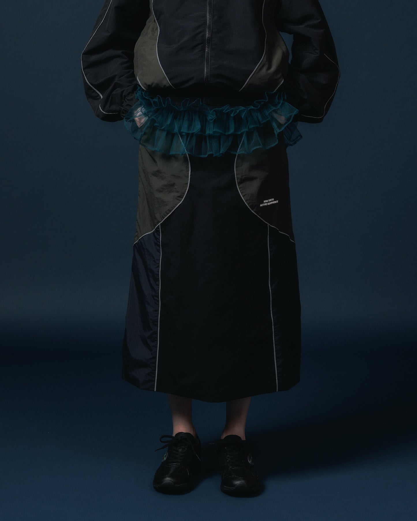 SWITCHING NYLON SKIRT (NAVY x BLACK)