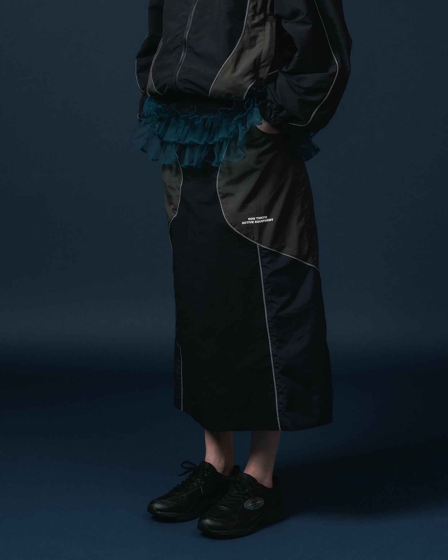 SWITCHING NYLON SKIRT (NAVY x BLACK)