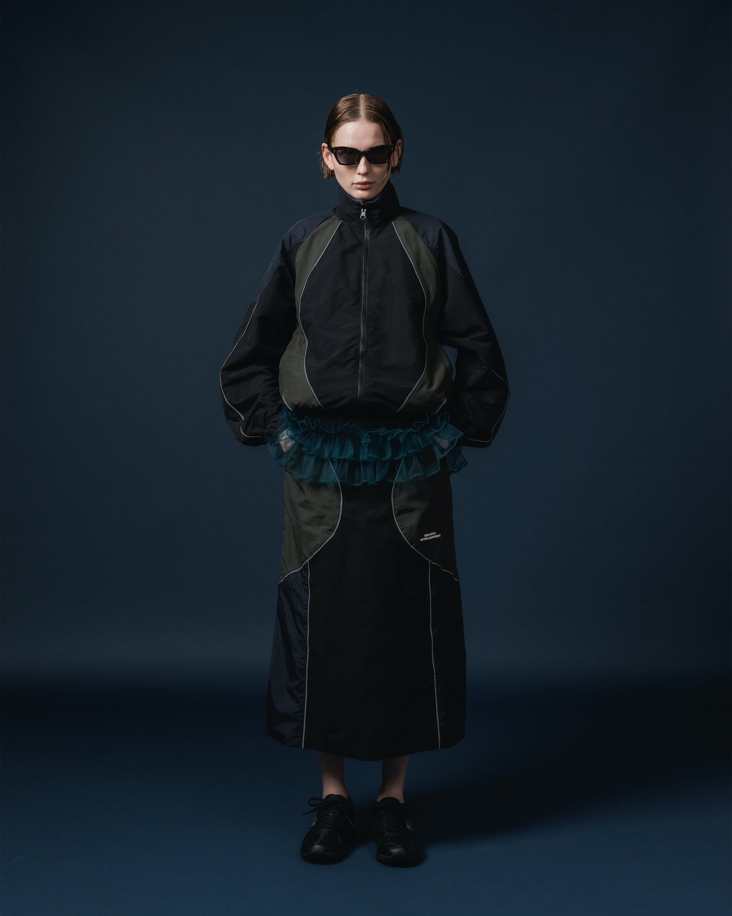 SWITCHING NYLON SKIRT (NAVY x BLACK)