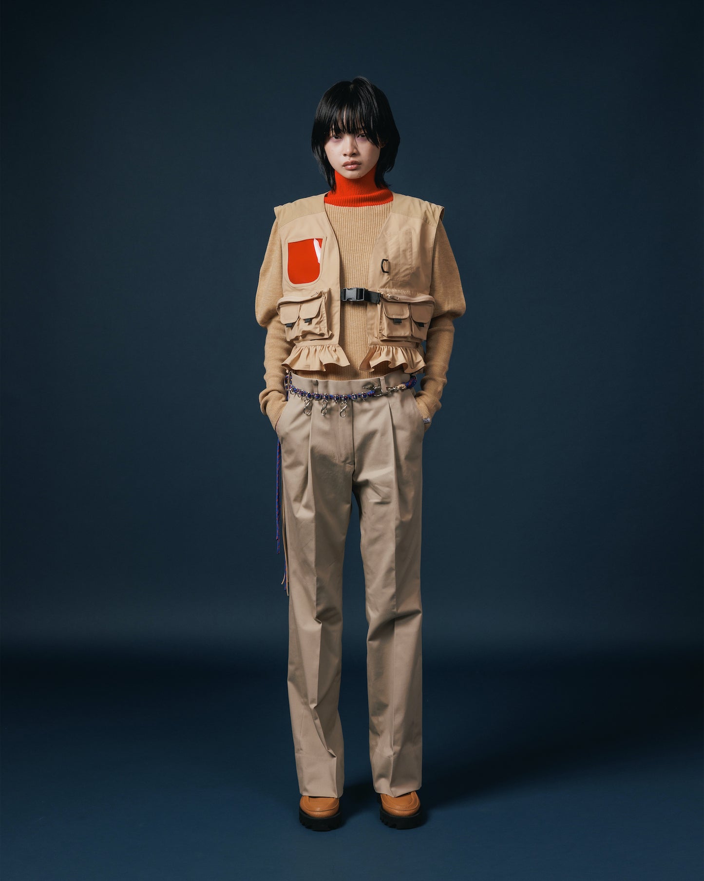 MULTIPOCKET FRILLVEST (BEIGE)