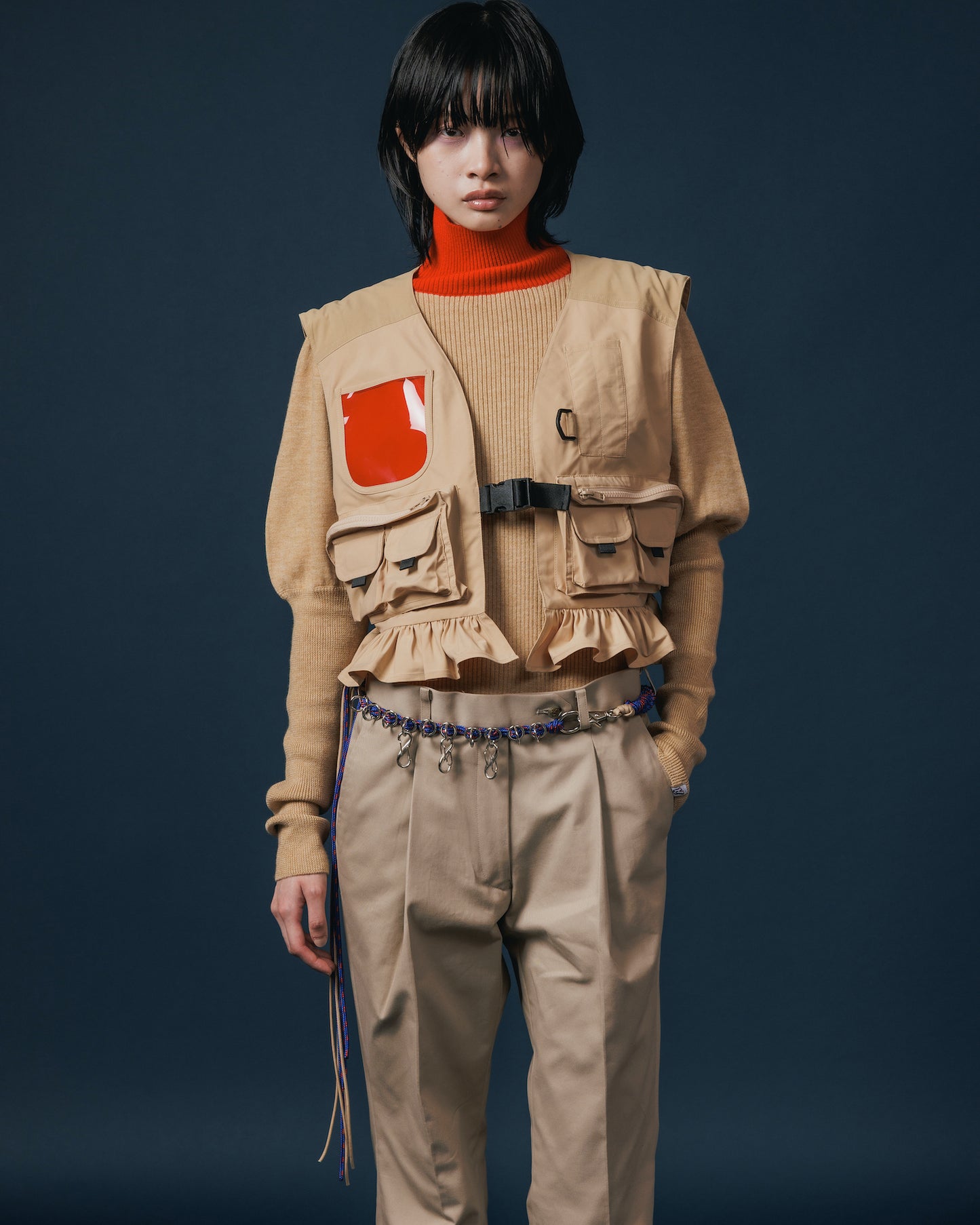 MULTIPOCKET FRILLVEST (BEIGE)
