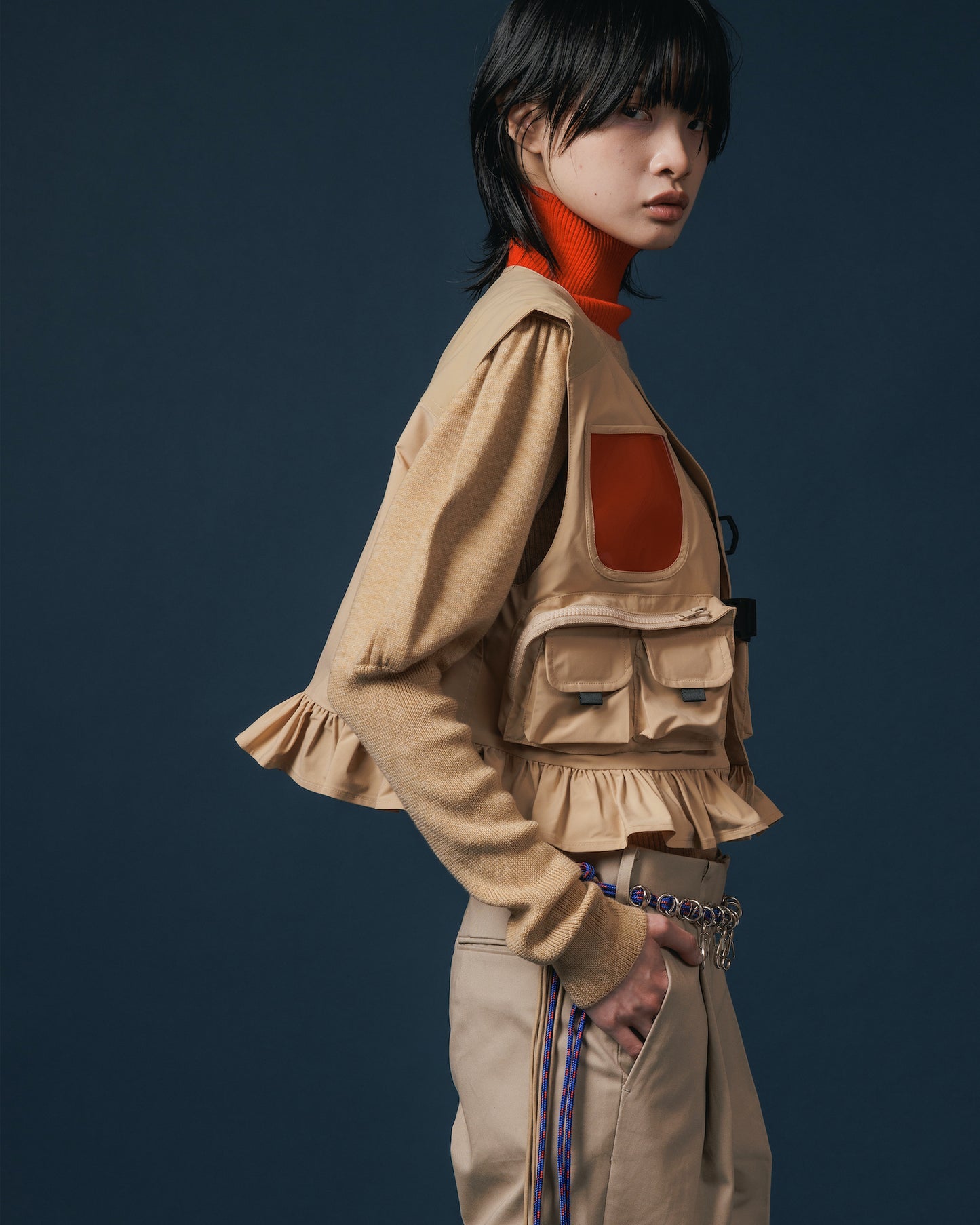 MULTIPOCKET FRILLVEST (BEIGE)