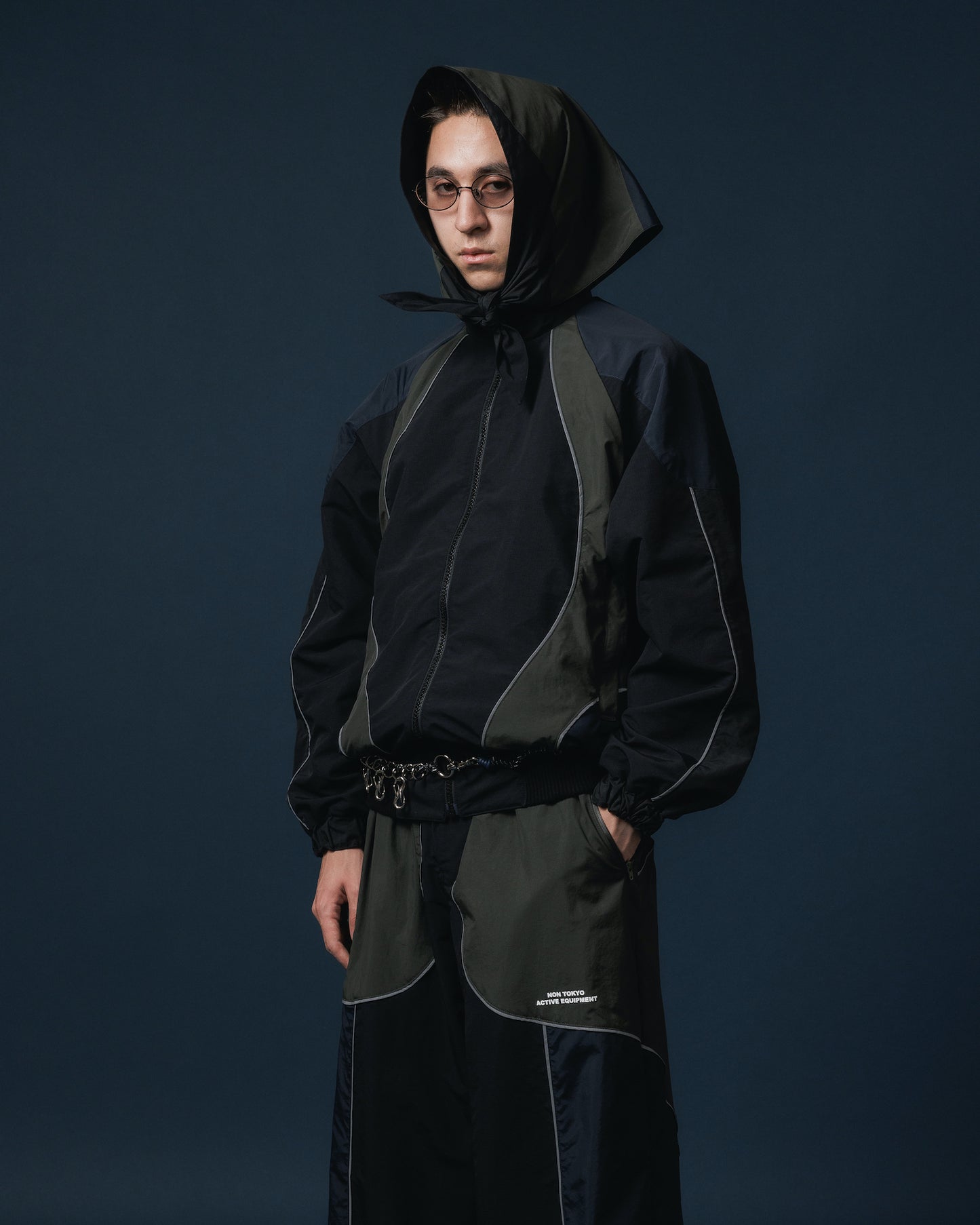 REVERSIBLE SWITCHING BLOUSON & SCARF (NAVY x BLACK)