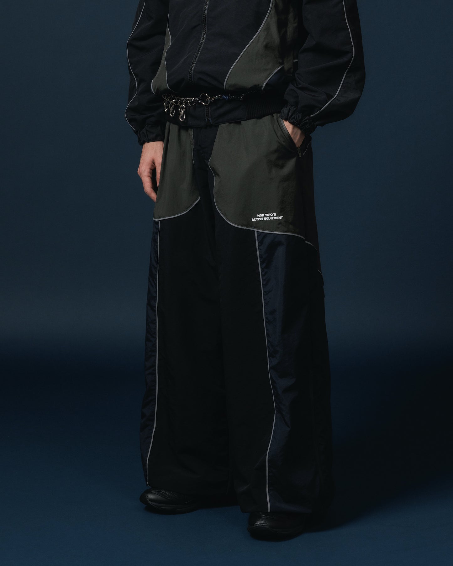 SWITCHING NYLON PANTS (NAVY x BLACK)