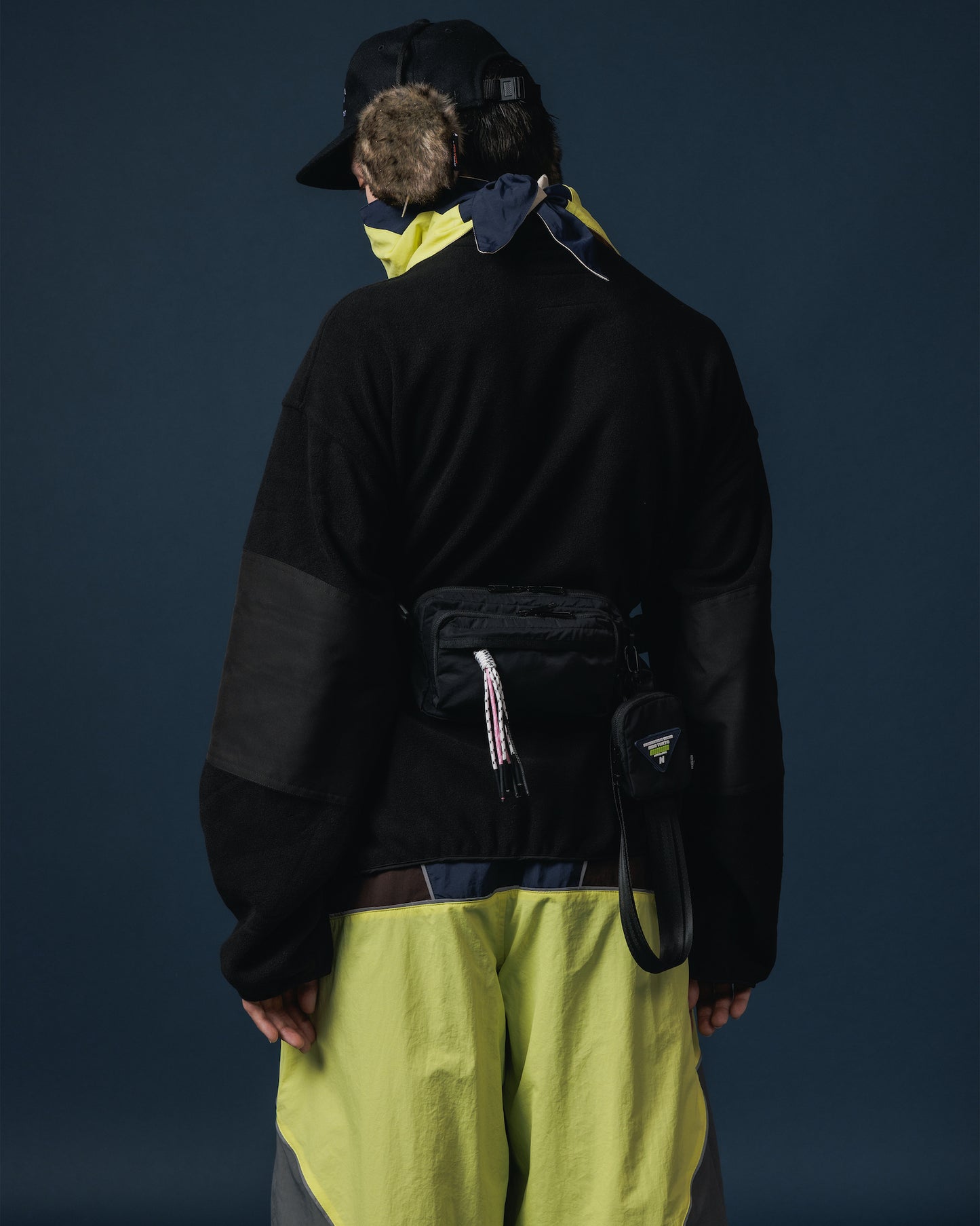 FLEECE PULLOVER TOP (BLACK)