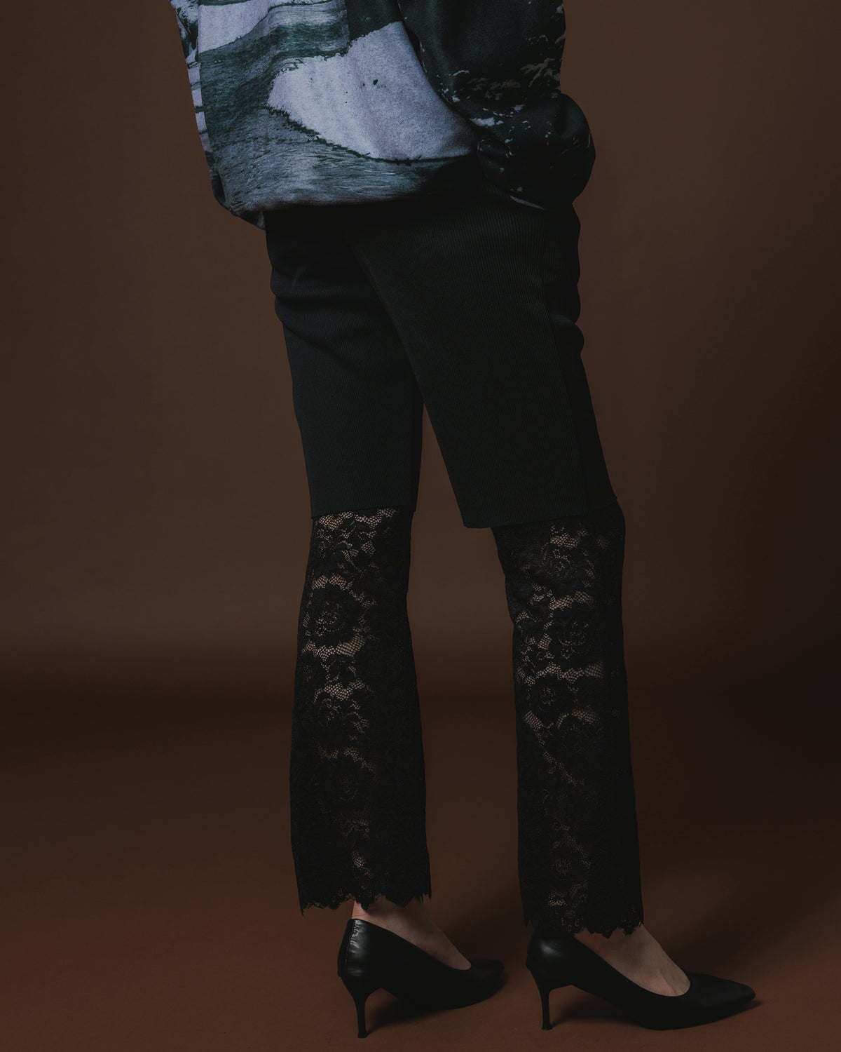 LACE FLARE PANTS (BLACK)
