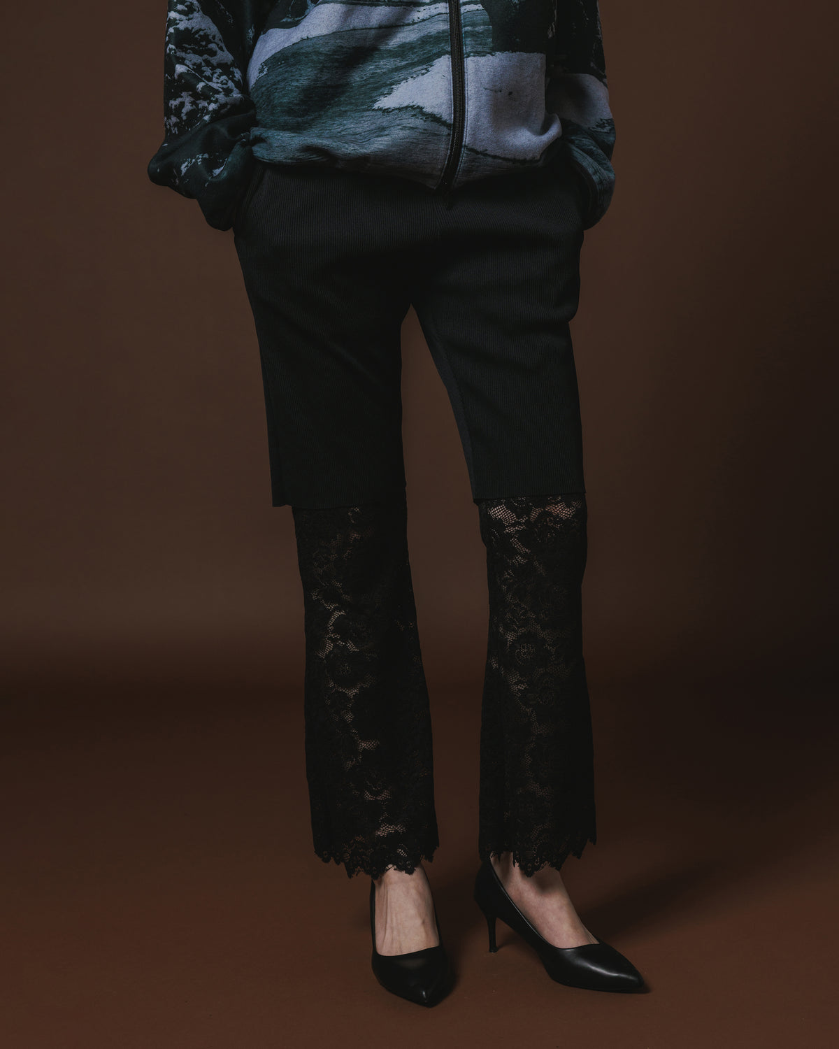 LACE FLARE PANTS (BLACK)