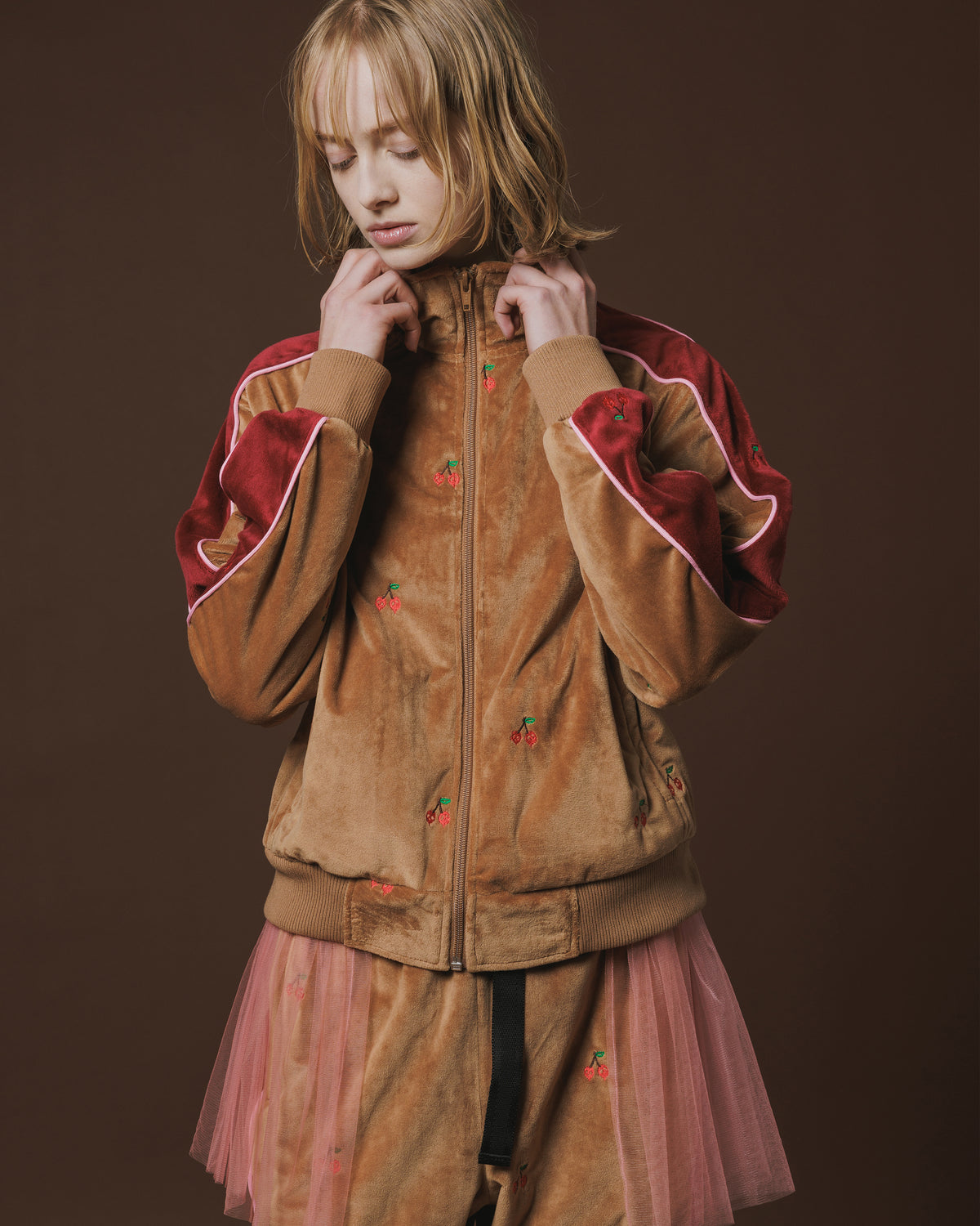 EMBROIDERY VELOUR TRACK JKT (BROWN)