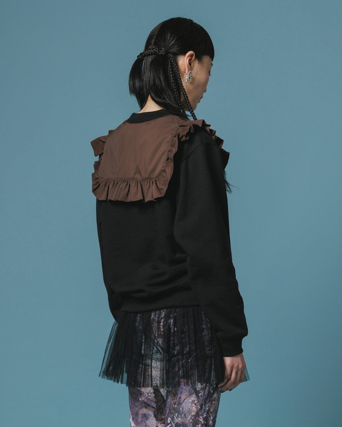 FRILL COLLAR PO SWEAT (BLACK)