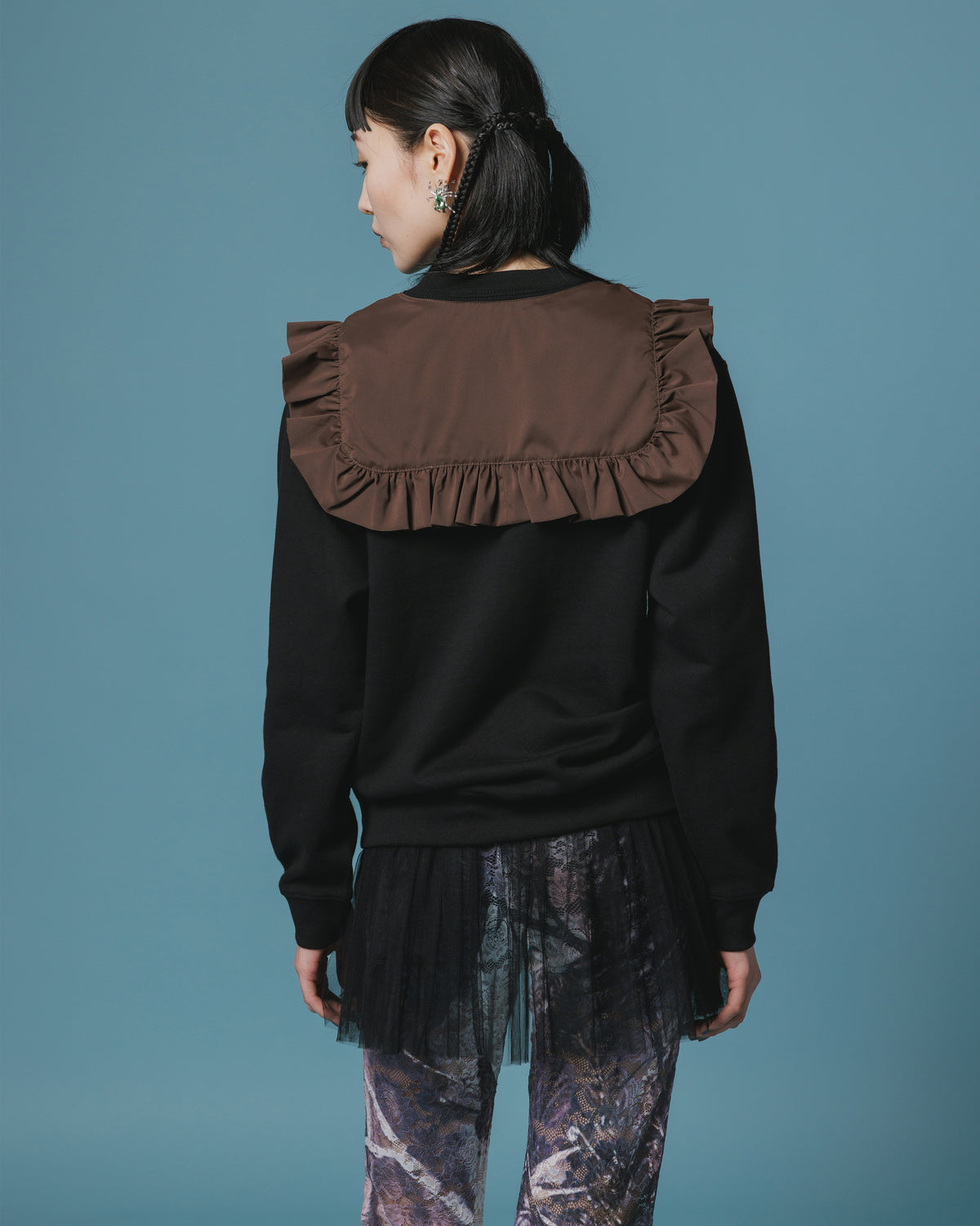 FRILL COLLAR PO SWEAT (BLACK)