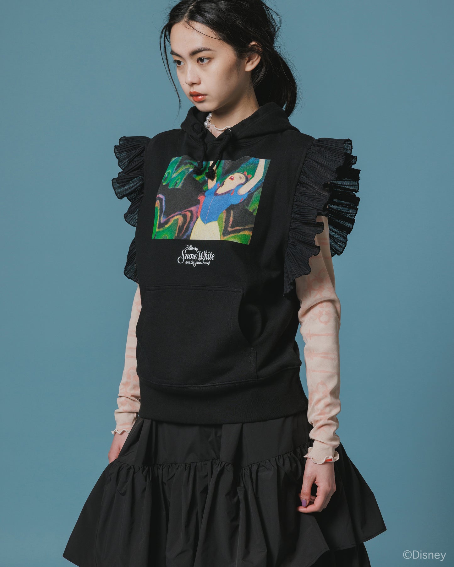 【Disney collection】FRILL SLEEVE HOODIE (BLACK)