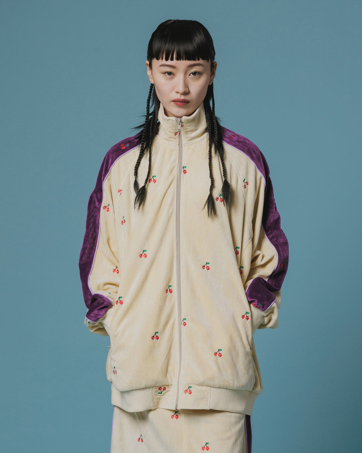 EMBROIDERY VELOUR TRACK JKT (IVORY)